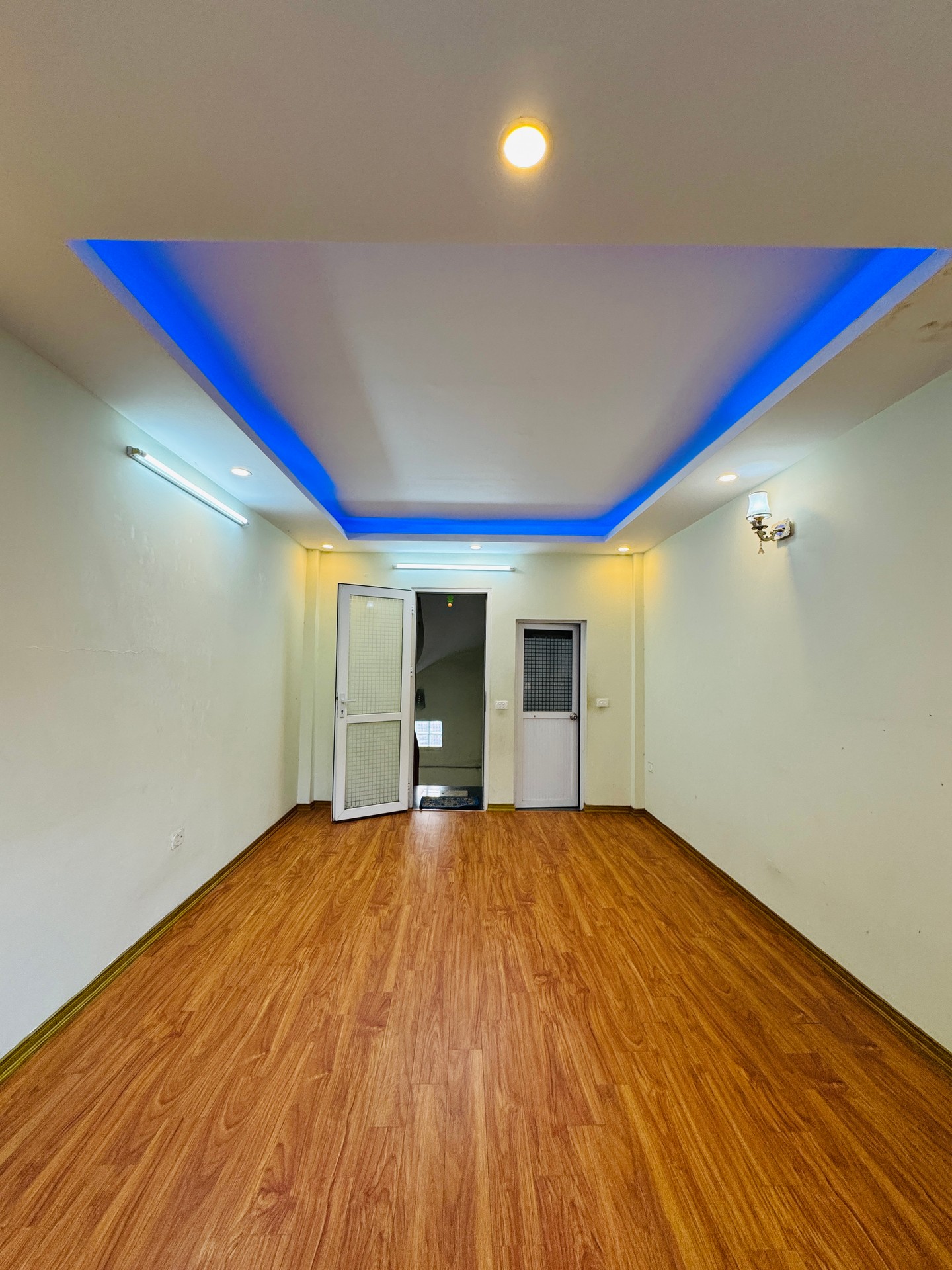 Bán nhà Tam Trinh - diện tích 30m2 5 tầng - ô tô tránh - giá 7 tỷ
