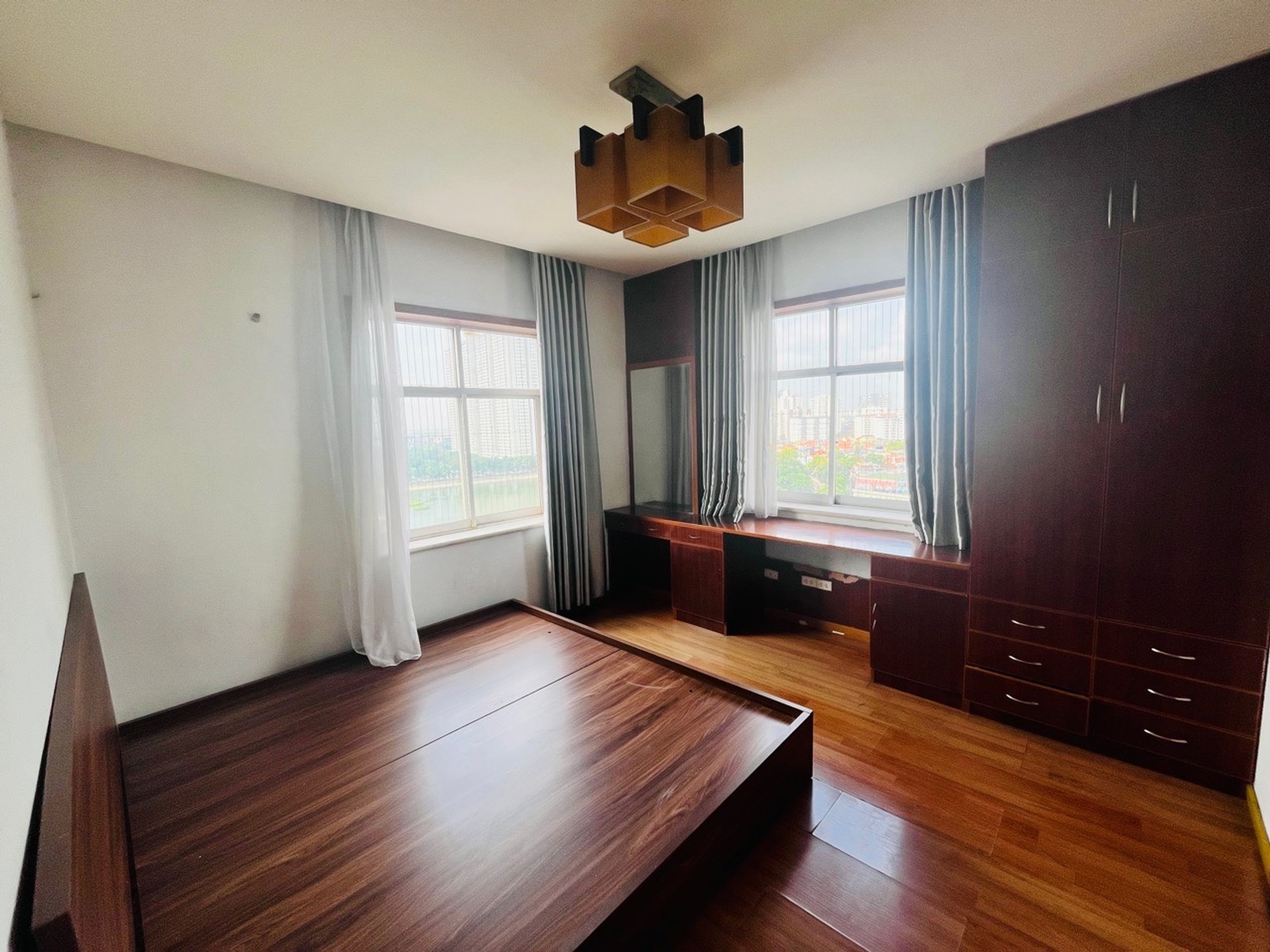 Bán nhà Hoàng Mai - diện tích 78m2 14 tầng - Lô Góc - View Hồ Linh Đàm - giá 5,1 tỷ