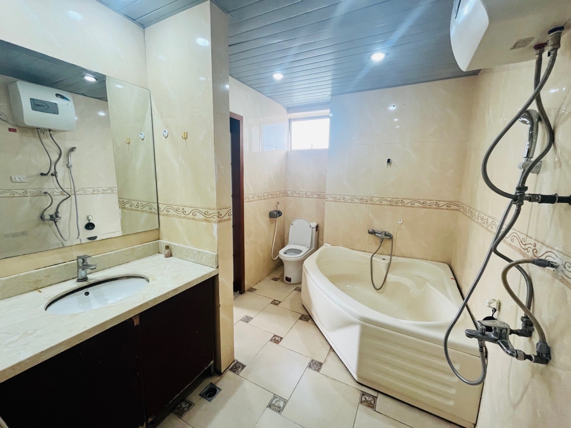 Bán nhà Hoàng Mai - diện tích 78m2 14 tầng - Lô Góc - View Hồ Linh Đàm - giá 5,1 tỷ