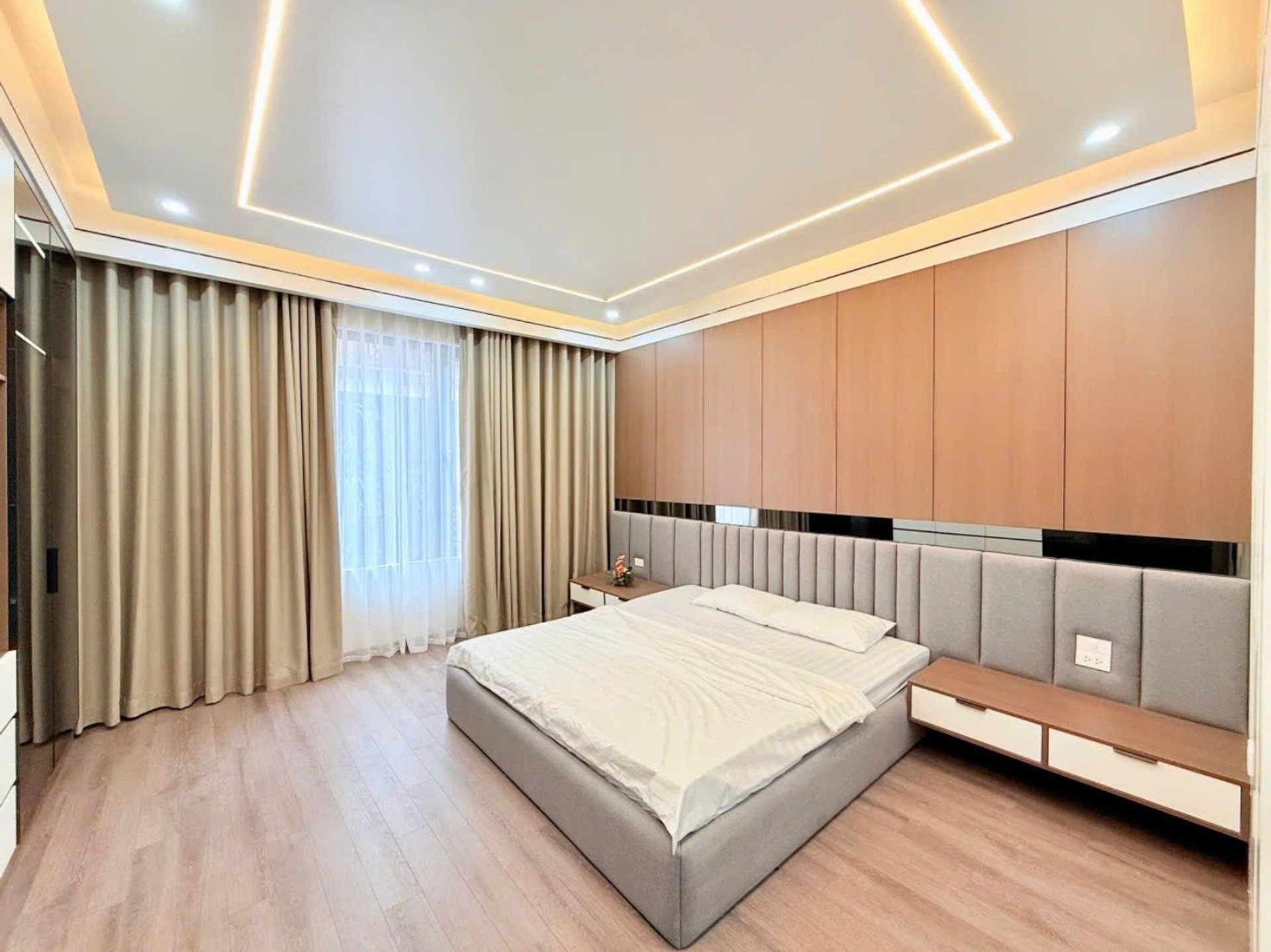 Bán nhà Ngõ 3 ô tô tránh - diện tích 80m2 5 tầng - Thoáng trước, sau - giá 34 tỷ
