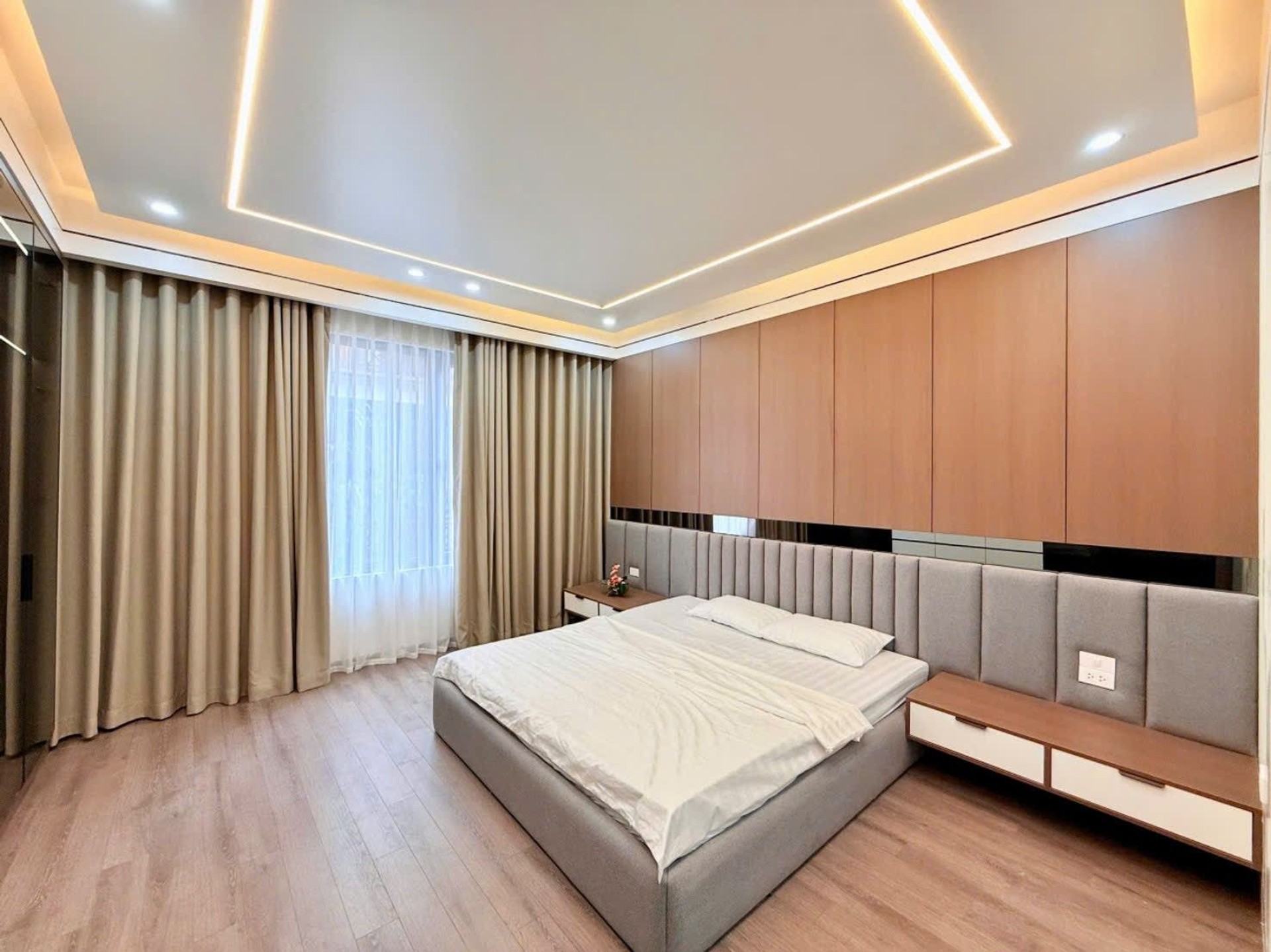 Bán nhà Ngõ 3 ô tô tránh - diện tích 80m2 5 tầng - Thoáng trước, sau - giá 34 tỷ