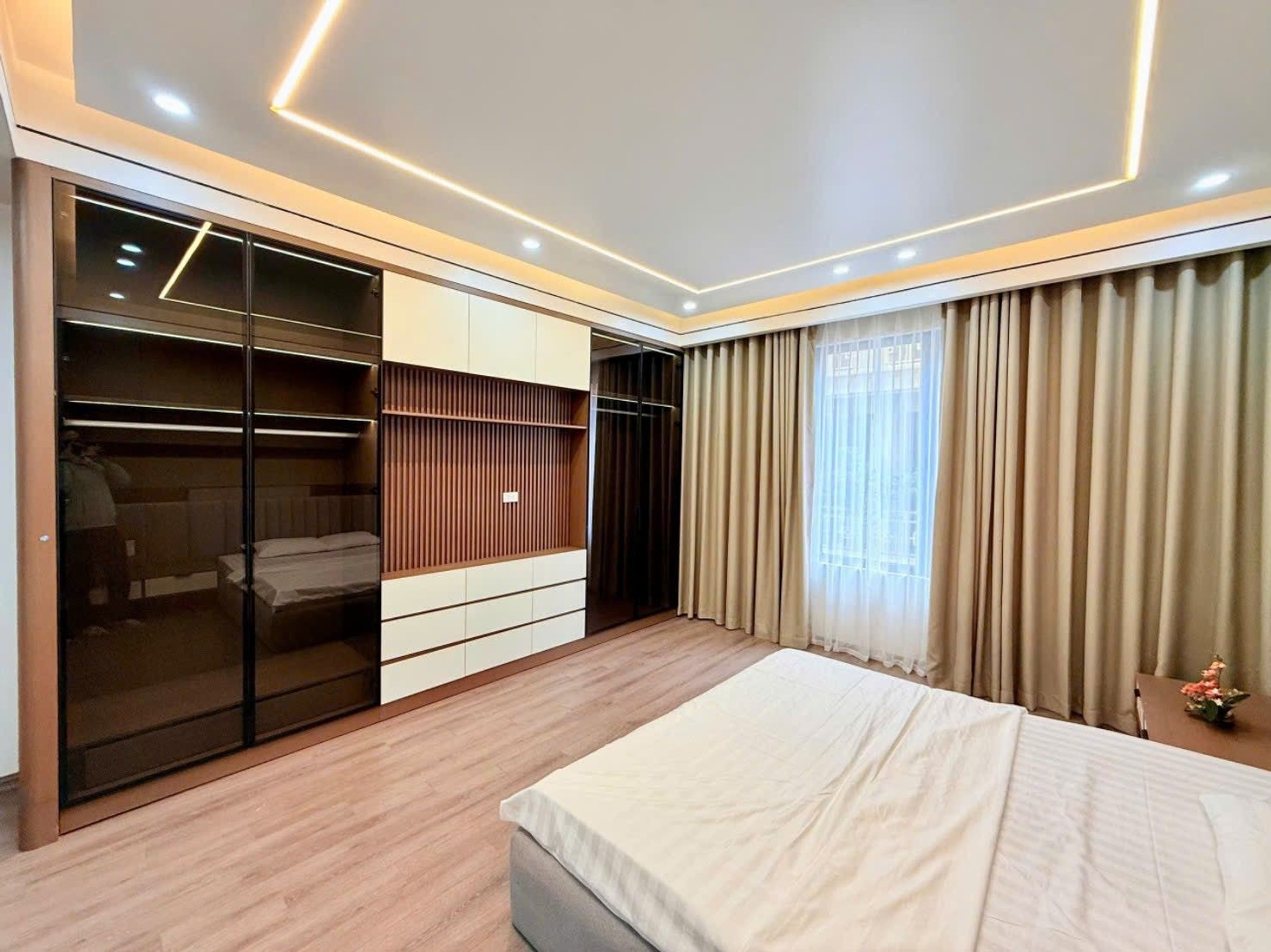 Bán nhà Ngõ 3 ô tô tránh - diện tích 80m2 5 tầng - Thoáng trước, sau - giá 34 tỷ