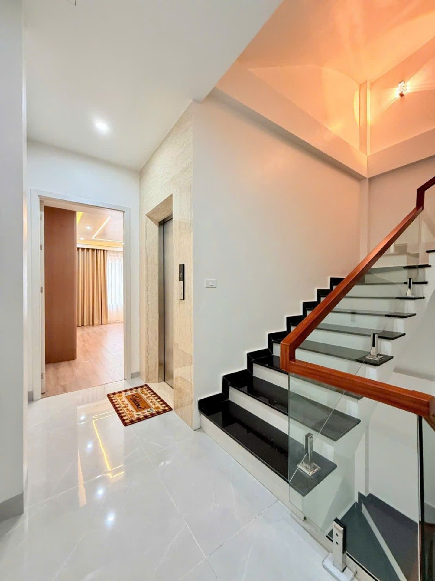 Bán nhà Ngõ 3 ô tô tránh - diện tích 80m2 5 tầng - Thoáng trước, sau - giá 34 tỷ