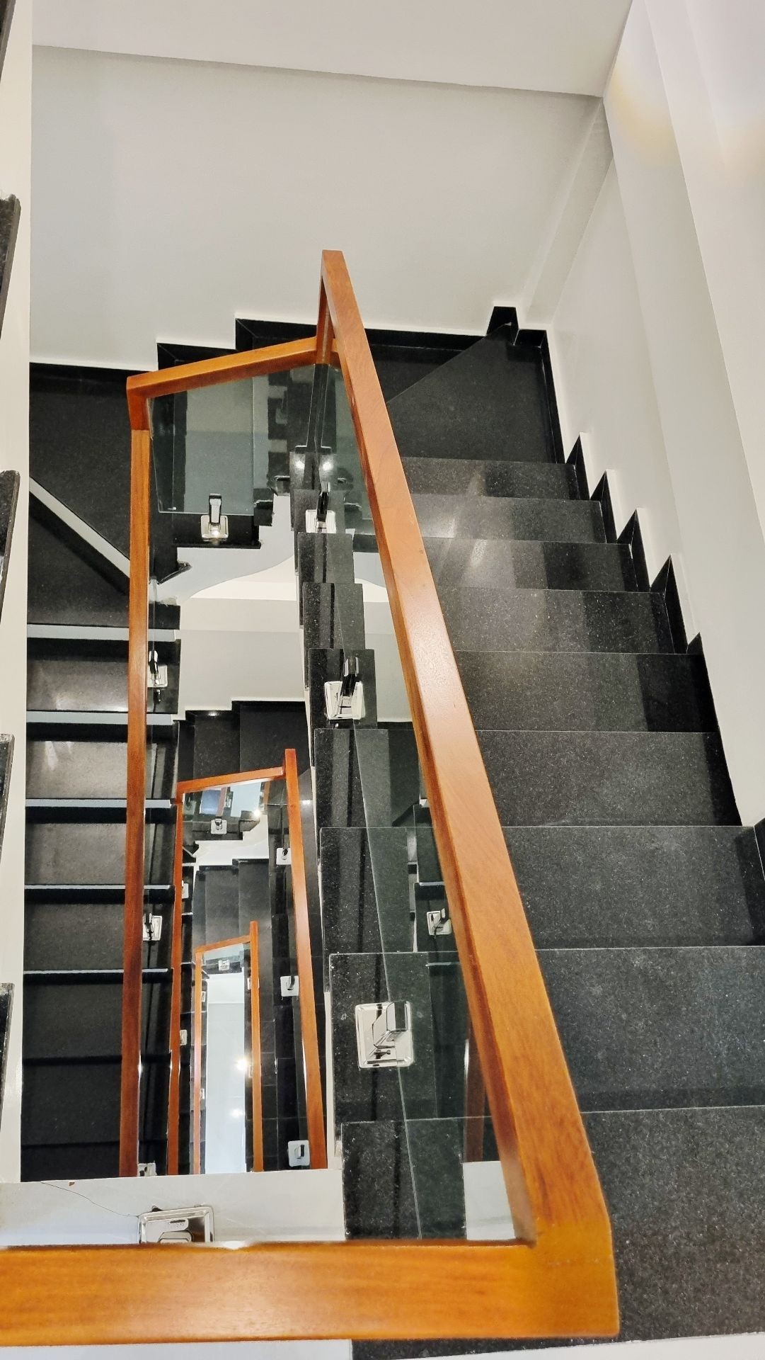 Bán nhà Ngõ 3 ô tô tránh - diện tích 80m2 5 tầng - Thoáng trước, sau - giá 34 tỷ