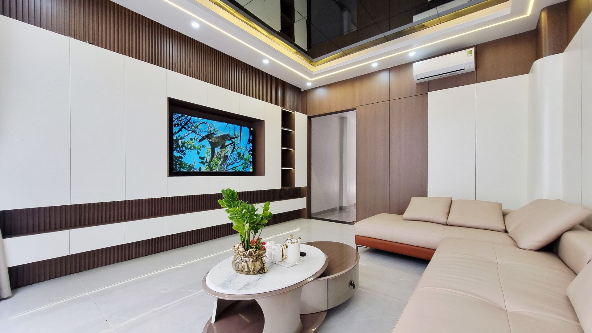 Bán nhà Ngõ 3 ô tô tránh - diện tích 80m2 5 tầng - Thoáng trước, sau - giá 34 tỷ