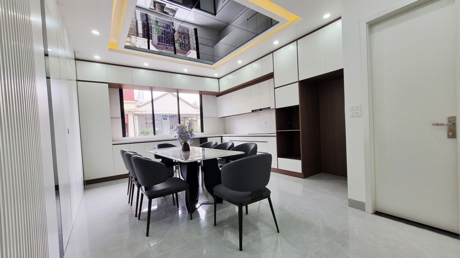 Bán nhà Ngõ 3 ô tô tránh - diện tích 80m2 5 tầng - Thoáng trước, sau - giá 34 tỷ