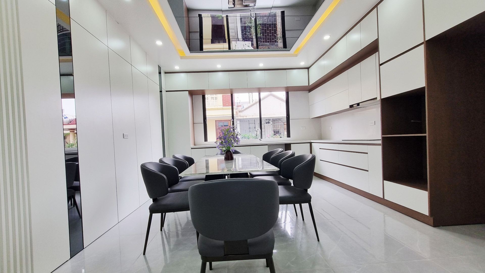 Bán nhà Ngõ 3 ô tô tránh - diện tích 80m2 5 tầng - Thoáng trước, sau - giá 34 tỷ