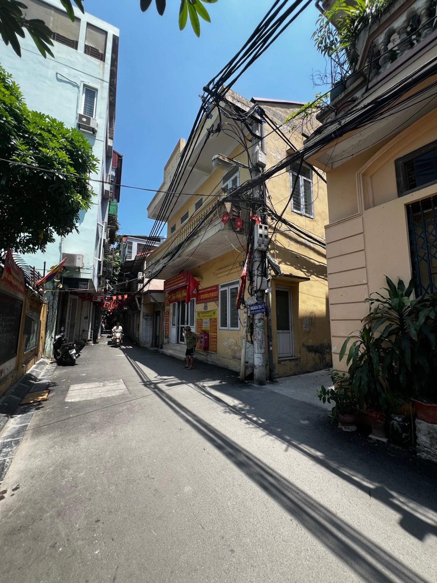 Bán nhà Vũ Ngọc Phan - diện tích 30m2 4 tầng - ngõ ô tô tránh - giá 7,5 tỷ