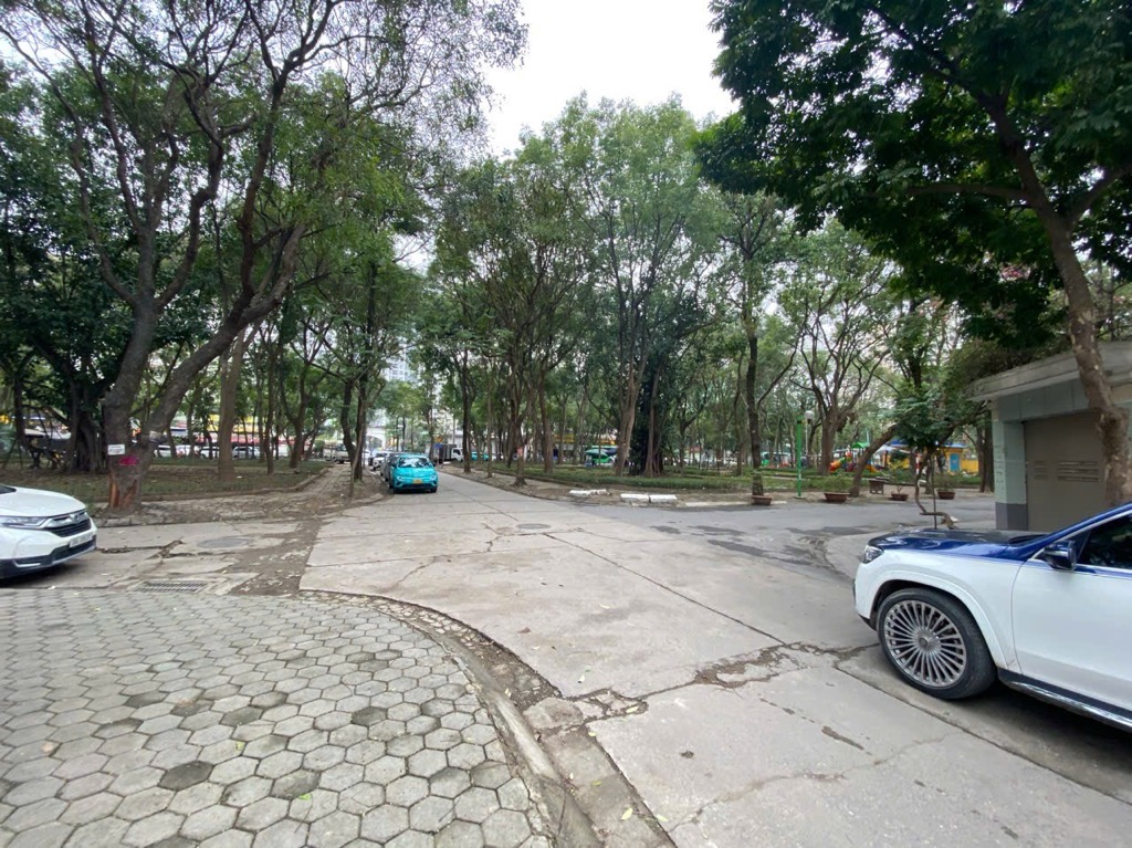 Bán nhà Khu Đô Thị mới Pháp Vân - diện tích 226m2 5 tầng - Biệt thự lô góc - giá 67 tỷ