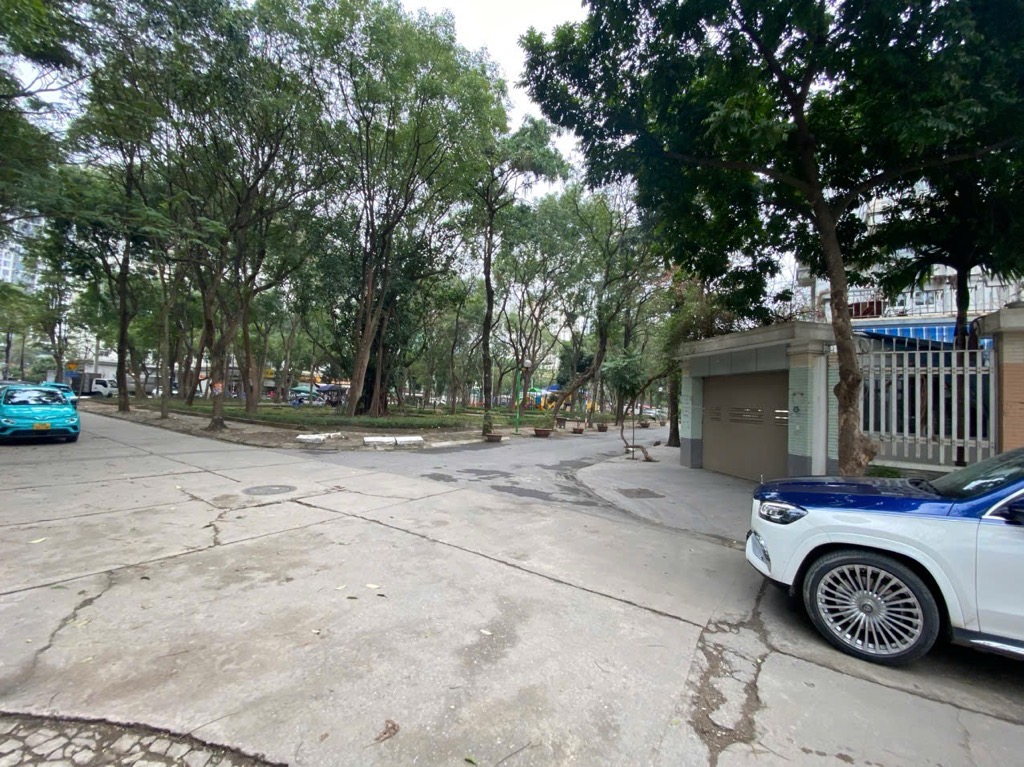 Bán nhà Khu Đô Thị mới Pháp Vân - diện tích 226m2 5 tầng - Biệt thự lô góc - giá 67 tỷ