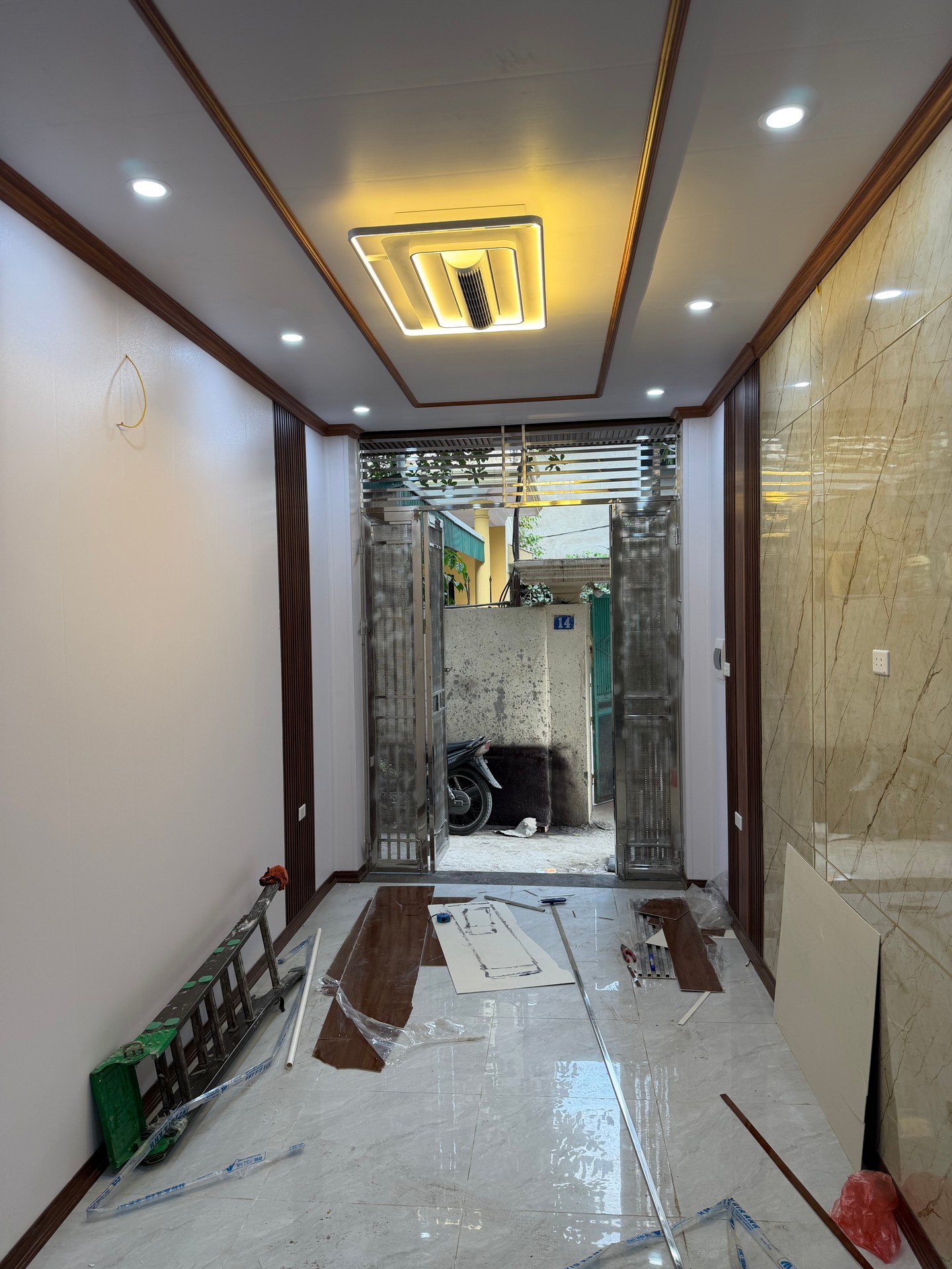 Bán nhà Lĩnh Nam - diện tích 20m2 5 tầng - Nhà mới, 2 mặt thoáng - giá 5 tỷ