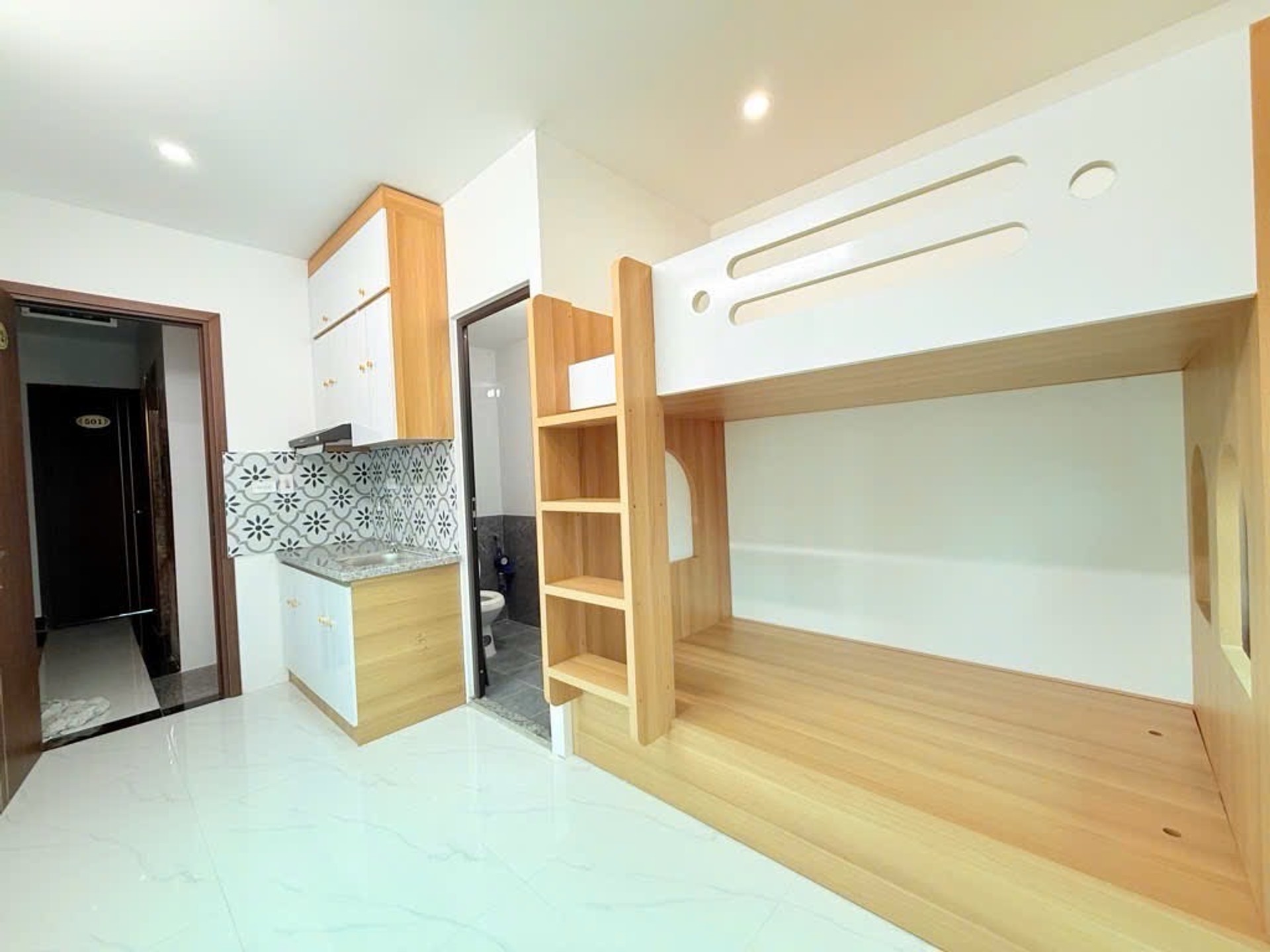 Bán nhà Giải Phóng - diện tích 55m2 6 tầng - thang máy, ô tô tránh - giá 13,95 tỷ