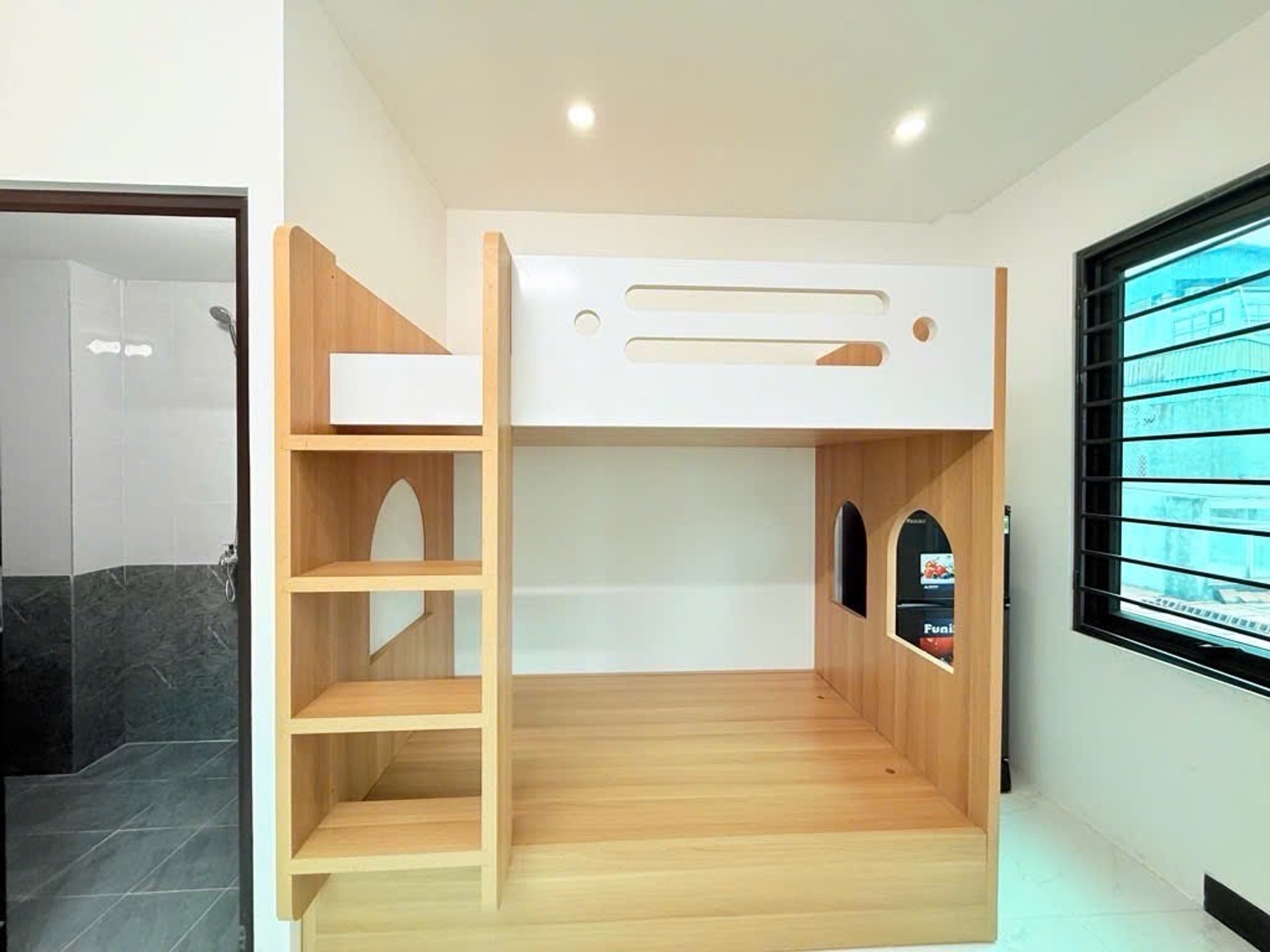 Bán nhà Giải Phóng - diện tích 55m2 6 tầng - thang máy, ô tô tránh - giá 13,95 tỷ