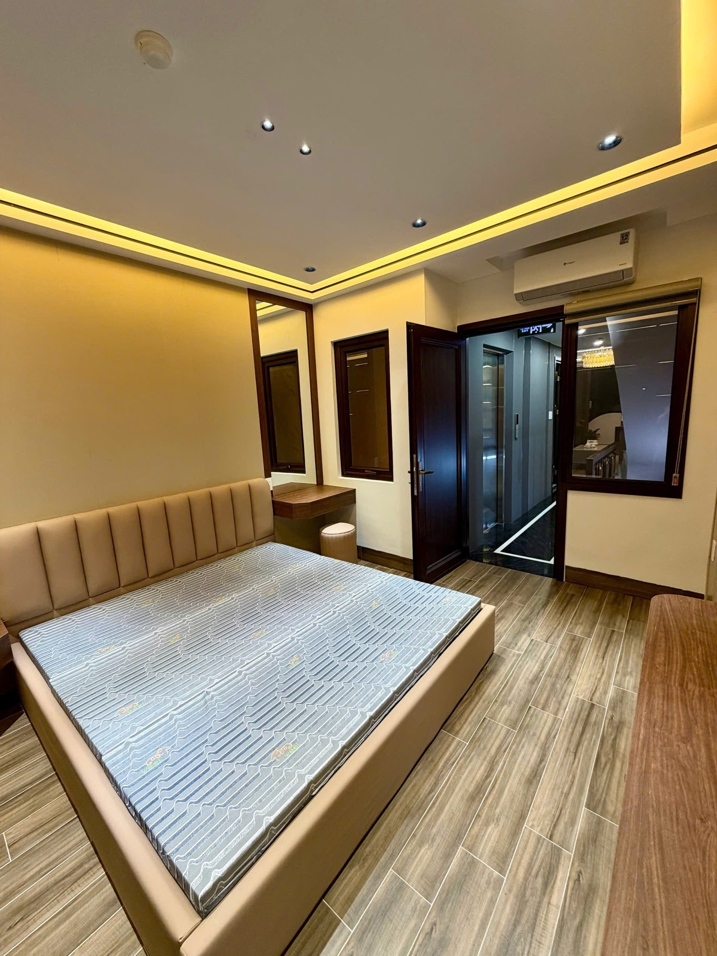 Bán nhà Nguyễn Xiển - diện tích 55m2 8 tầng - Mặt phố kinh doanh - giá 37,9 tỷ