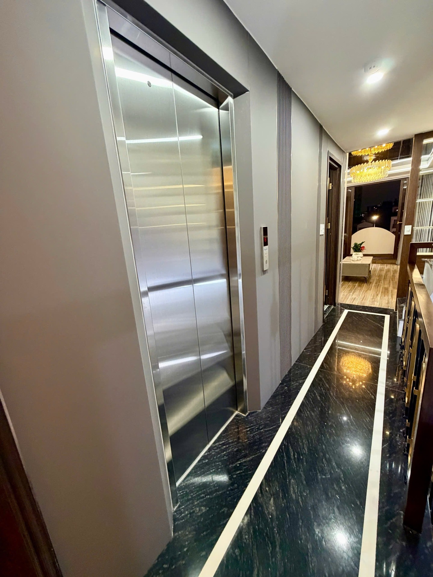 Bán nhà Nguyễn Xiển - diện tích 55m2 8 tầng - Mặt phố kinh doanh - giá 37,9 tỷ