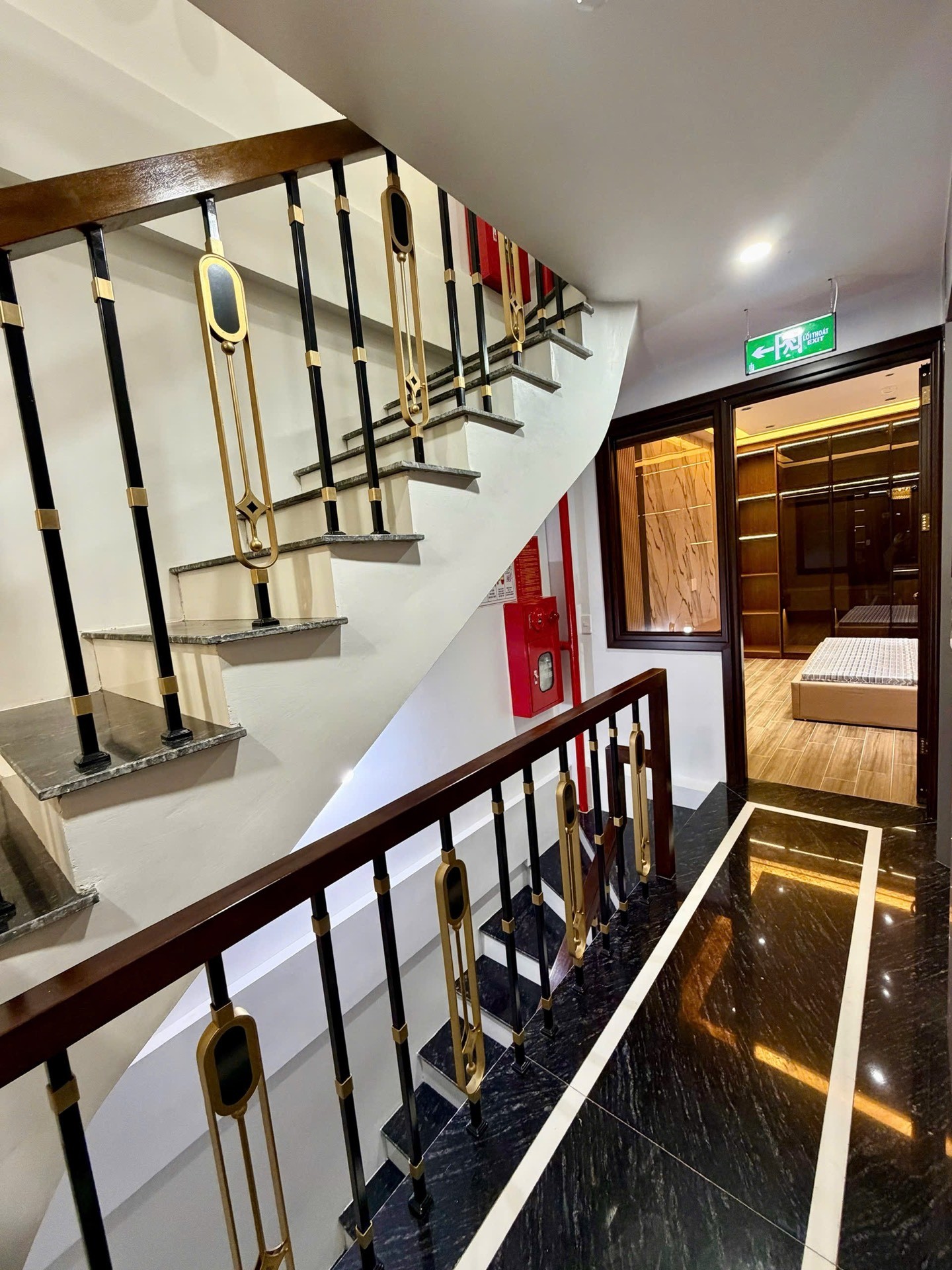 Bán nhà Nguyễn Xiển - diện tích 55m2 8 tầng - Mặt phố kinh doanh - giá 37,9 tỷ