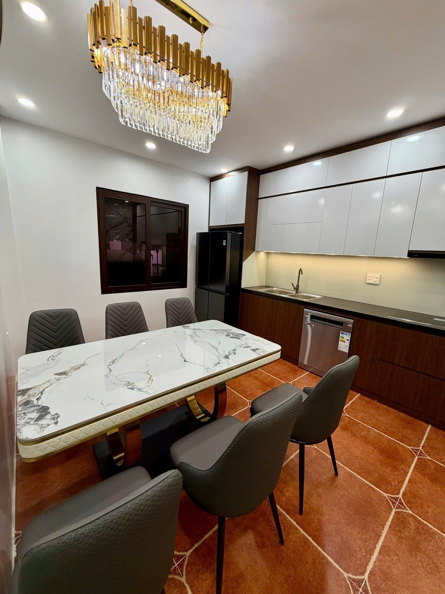 Bán nhà Nguyễn Xiển - diện tích 55m2 8 tầng - Mặt phố kinh doanh - giá 37,9 tỷ