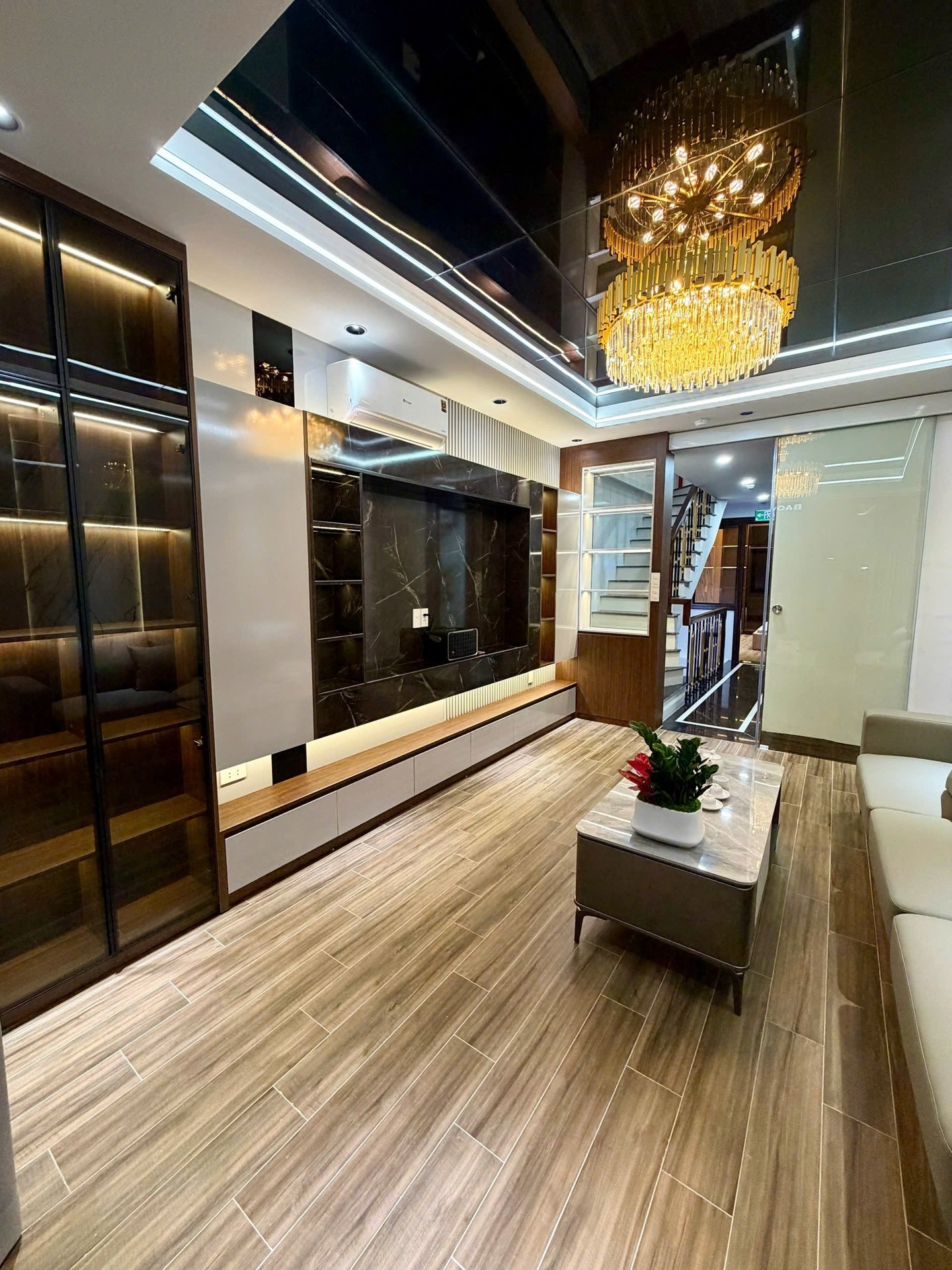 Bán nhà Nguyễn Xiển - diện tích 55m2 8 tầng - Mặt phố kinh doanh - giá 37,9 tỷ