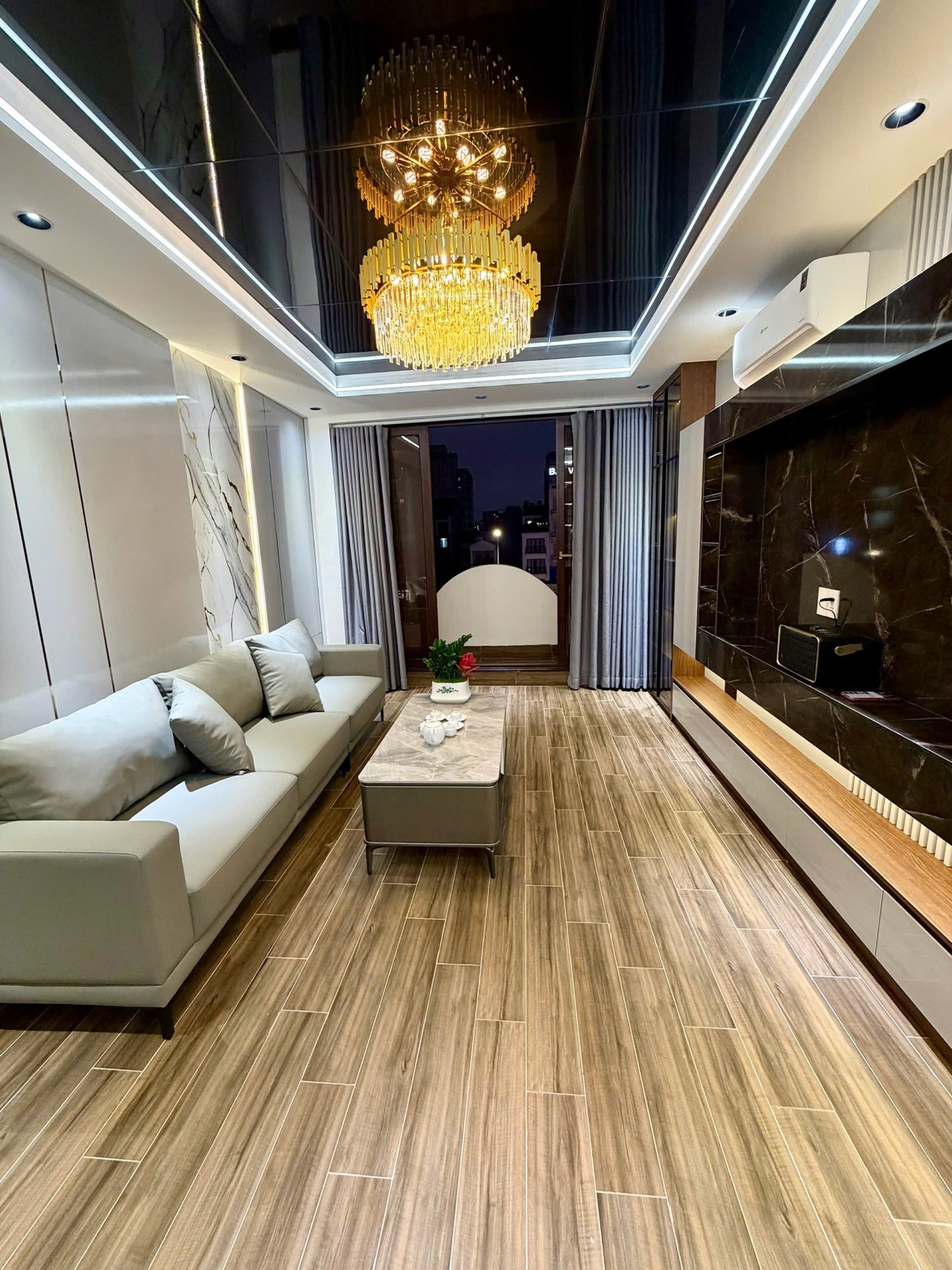 Bán nhà Nguyễn Xiển - diện tích 55m2 8 tầng - Mặt phố kinh doanh - giá 37,9 tỷ