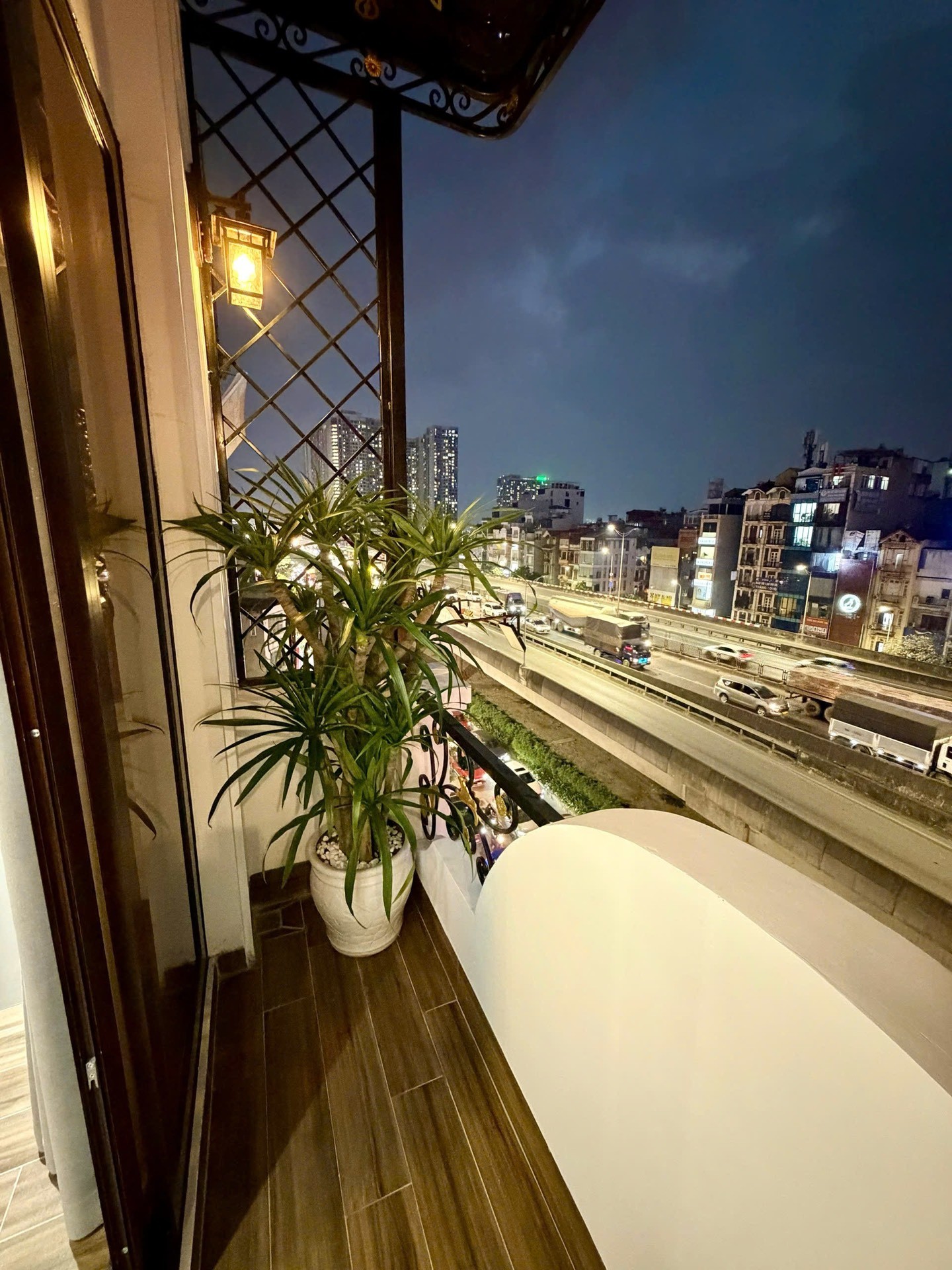 Bán nhà Nguyễn Xiển - diện tích 55m2 8 tầng - Mặt phố kinh doanh - giá 37,9 tỷ