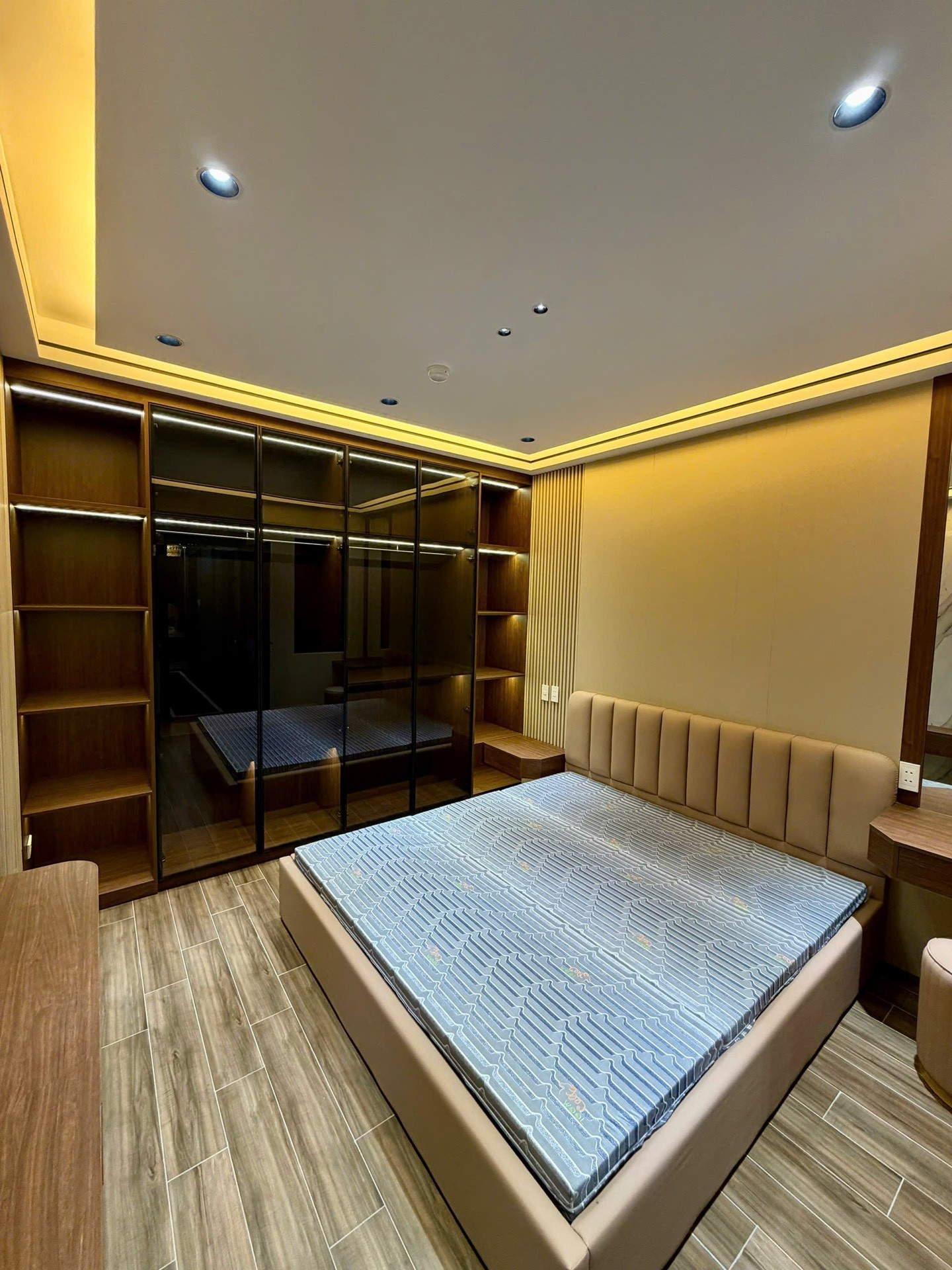 Bán nhà Nguyễn Xiển - diện tích 55m2 8 tầng - Mặt phố kinh doanh - giá 37,9 tỷ