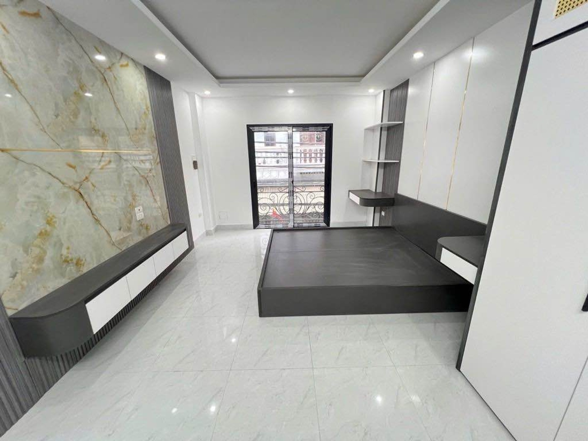 Bán nhà Vĩnh Hưng - diện tích 30m2 5 tầng - Ô Tô - giá 9,7 tỷ