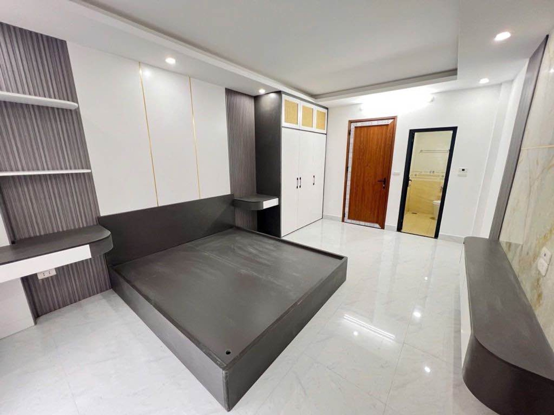Bán nhà Vĩnh Hưng - diện tích 30m2 5 tầng - Ô Tô - giá 9,7 tỷ