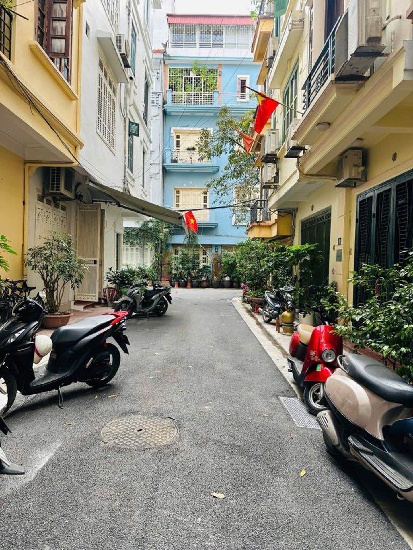 Bán nhà Trần Quý Cáp - diện tích 69m2 5 tầng - Ô TÔ - giá 31 tỷ