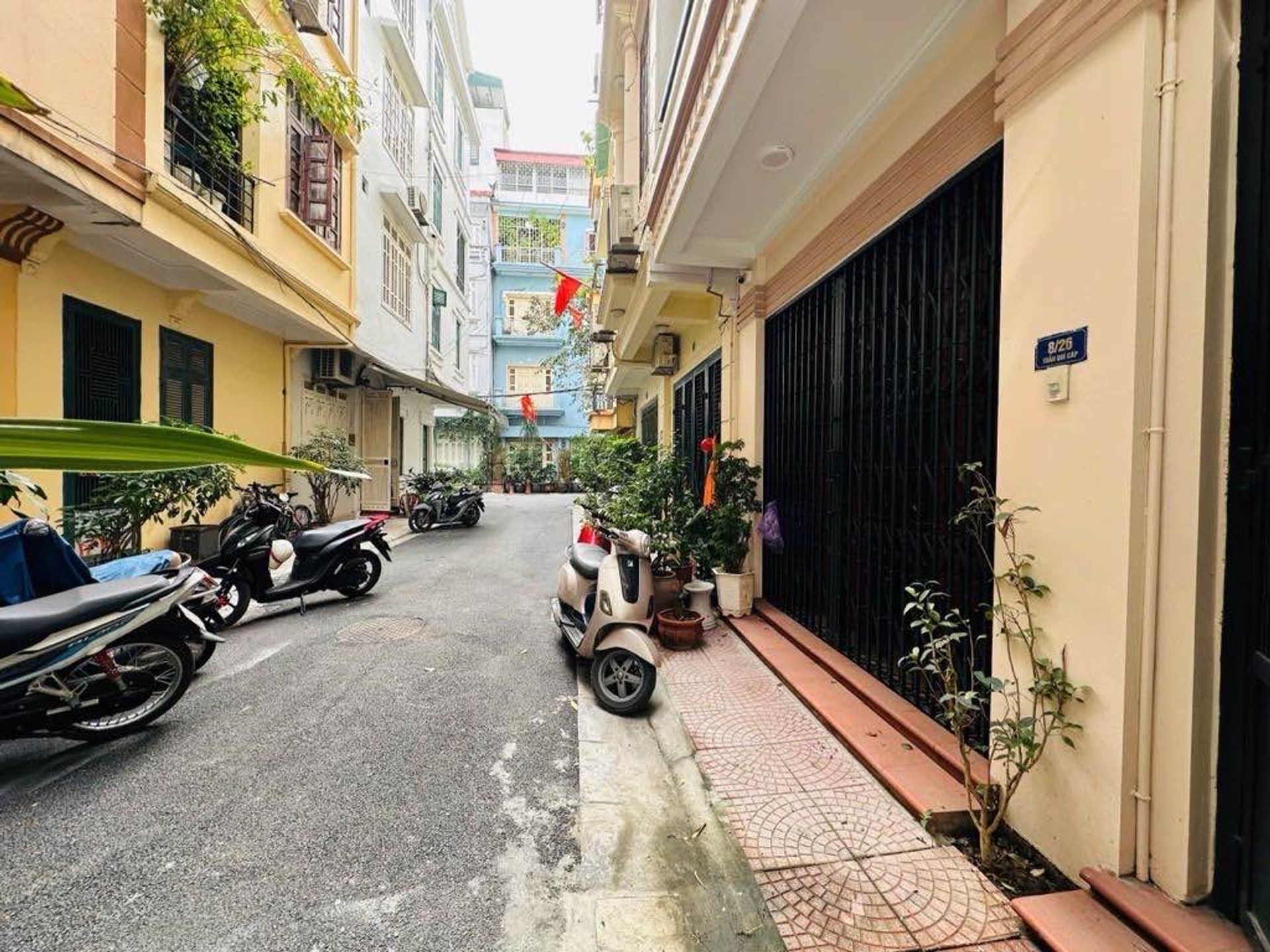 Bán nhà Trần Quý Cáp - diện tích 69m2 5 tầng - Ô TÔ - giá 31 tỷ