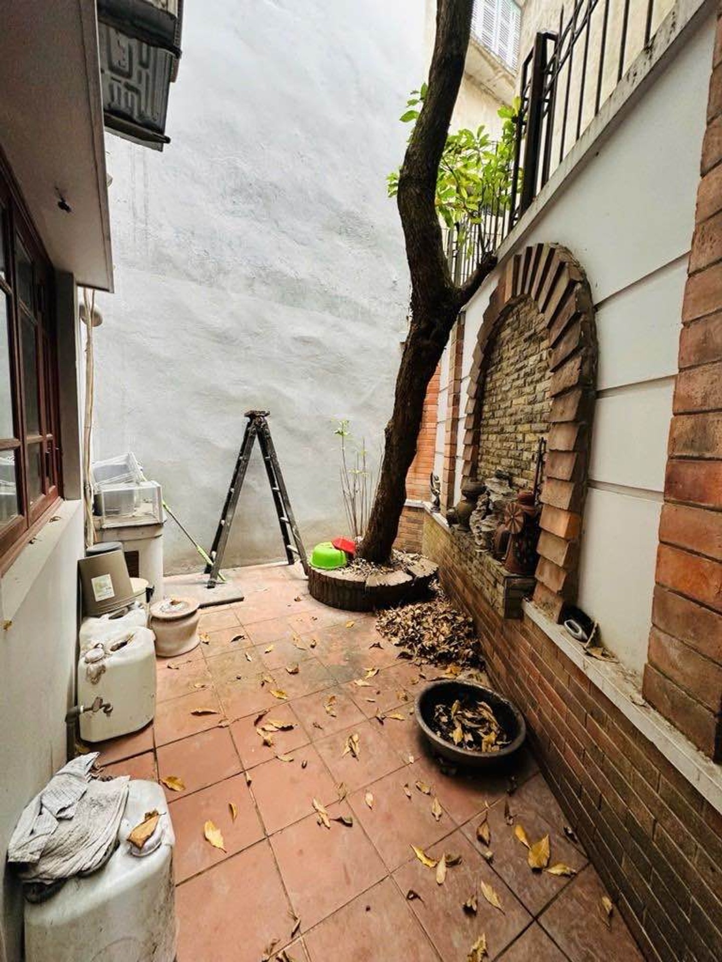 Bán nhà Trần Quý Cáp - diện tích 69m2 5 tầng - Ô TÔ - giá 31 tỷ