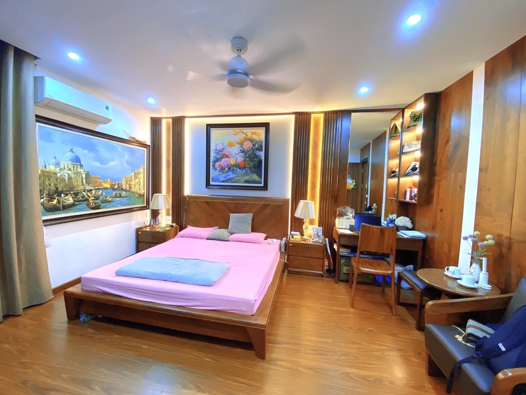 Bán nhà Hồng Hà - diện tích 246m2 6 tầng - Lô góc 2 mặt thoáng - giá 120 tỷ