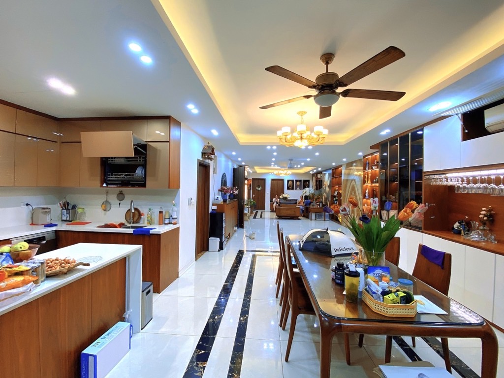 Bán nhà Hồng Hà - diện tích 246m2 6 tầng - Lô góc 2 mặt thoáng - giá 120 tỷ