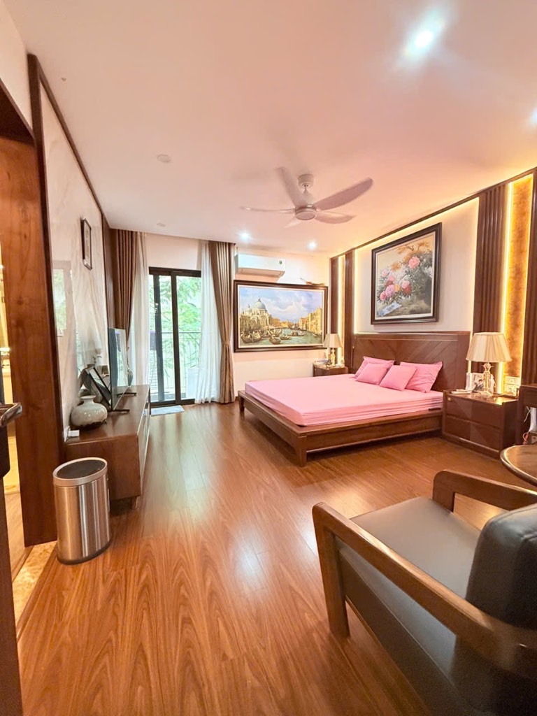 Bán nhà Hồng Hà - diện tích 246m2 6 tầng - Lô góc 2 mặt thoáng - giá 120 tỷ