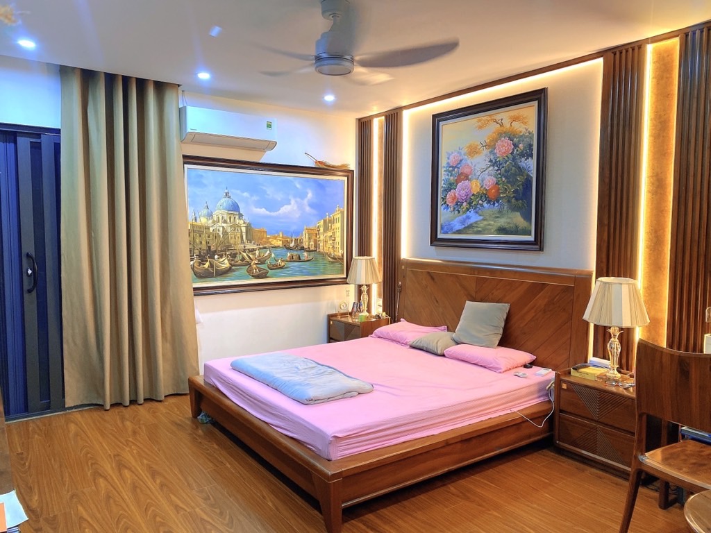 Bán nhà Hồng Hà - diện tích 246m2 6 tầng - Lô góc 2 mặt thoáng - giá 120 tỷ