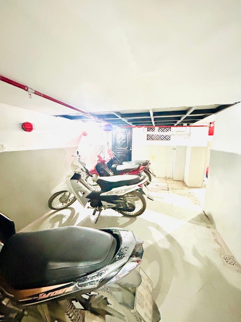 Bán nhà Nguyễn Khoái - diện tích 67m2 6 tầng - Lô góc - giá 10,1 tỷ