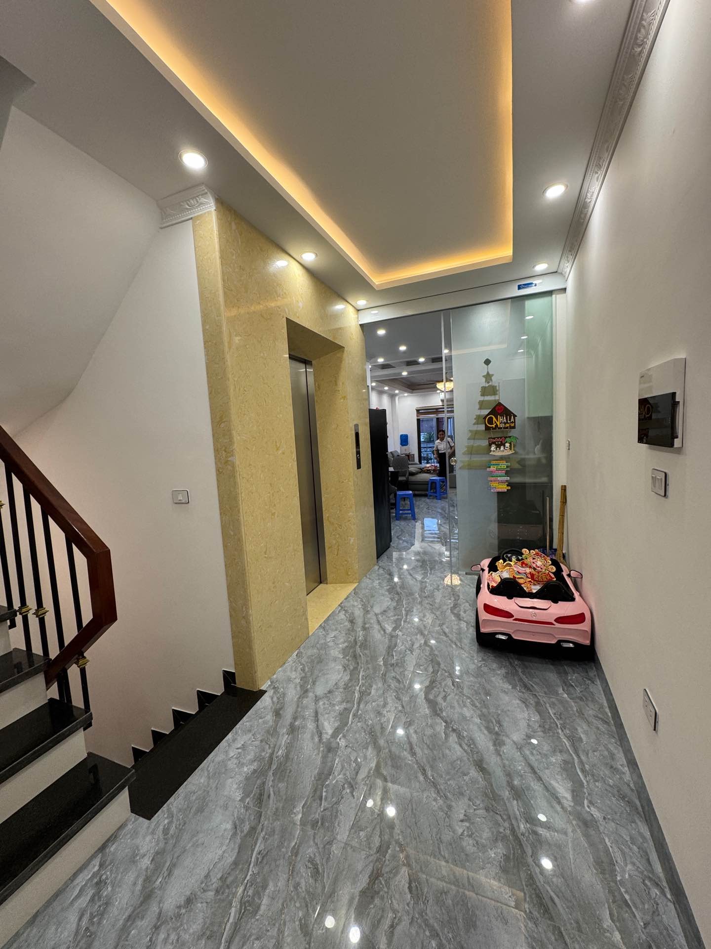 Bán nhà Lĩnh Nam - diện tích 71m2 6 tầng - Lô góc, thang máy - giá 21 tỷ