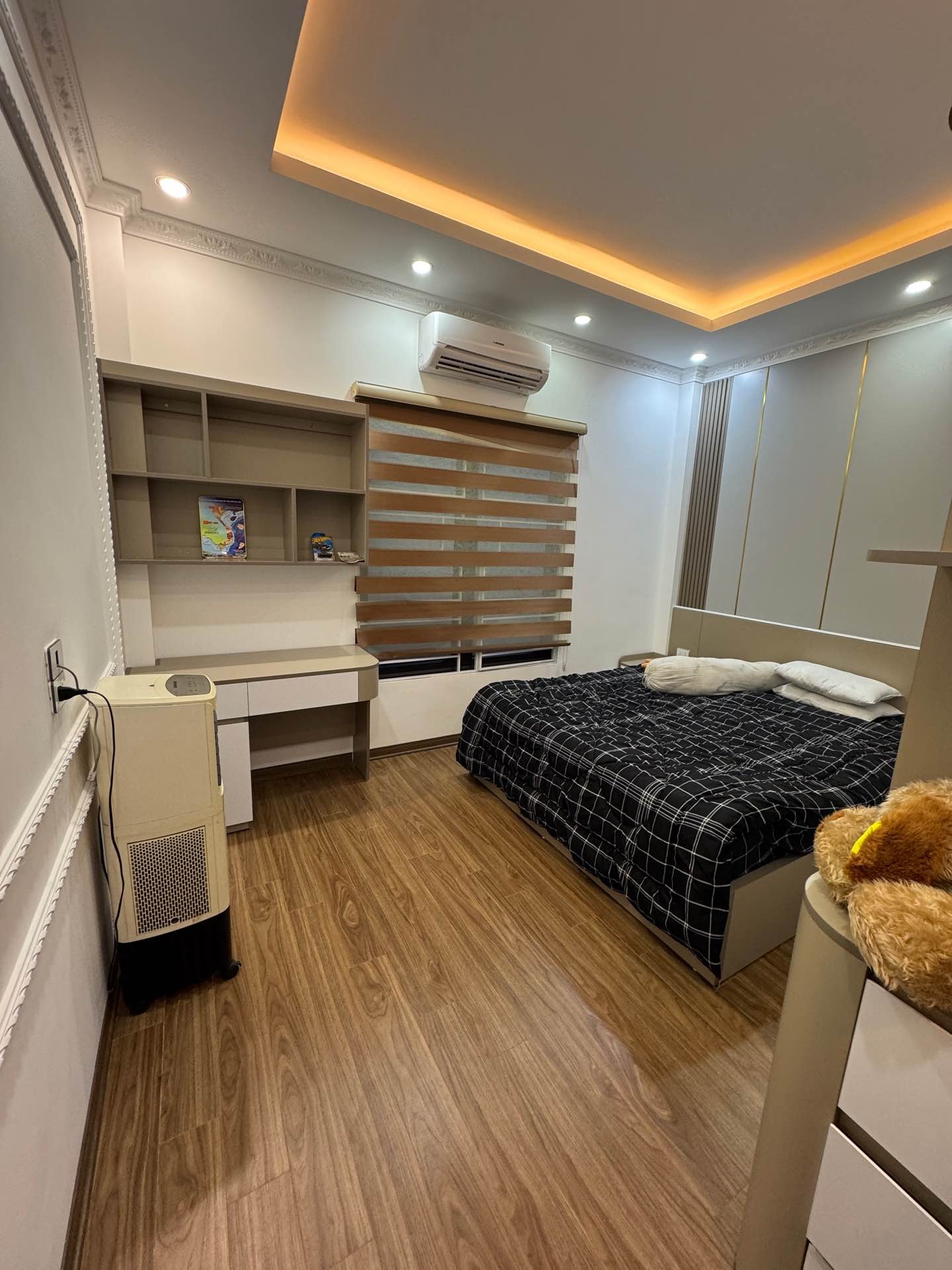 Bán nhà Lĩnh Nam - diện tích 71m2 6 tầng - Lô góc, thang máy - giá 21 tỷ
