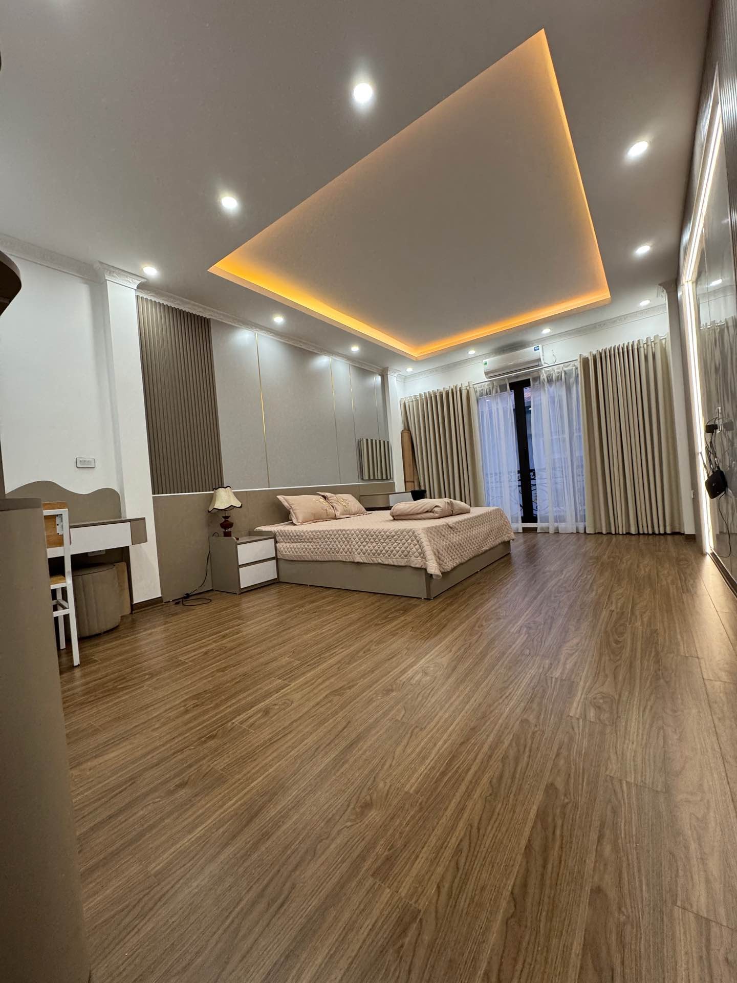 Bán nhà Lĩnh Nam - diện tích 71m2 6 tầng - Lô góc, thang máy - giá 21 tỷ