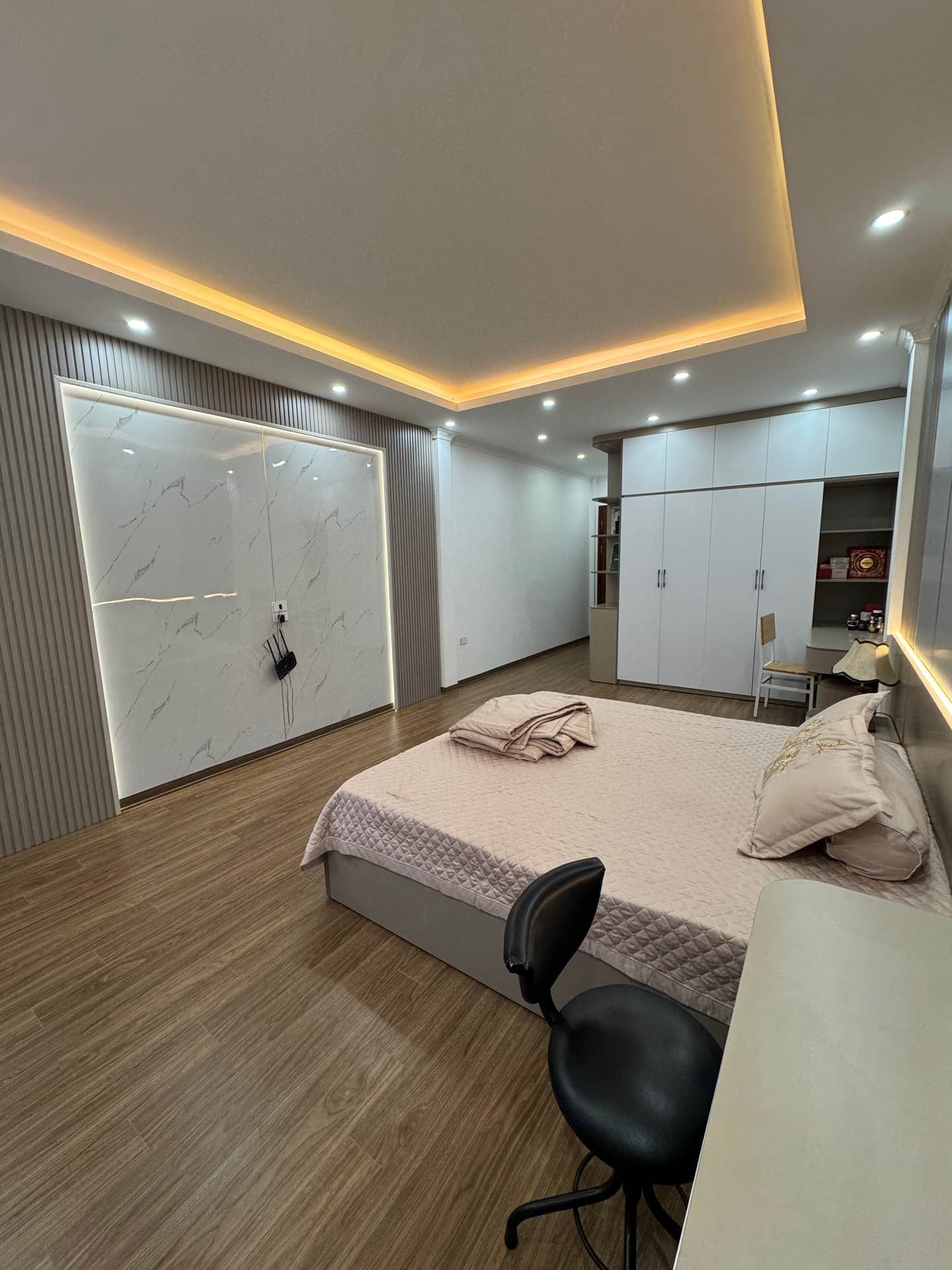 Bán nhà Lĩnh Nam - diện tích 71m2 6 tầng - Lô góc, thang máy - giá 21 tỷ