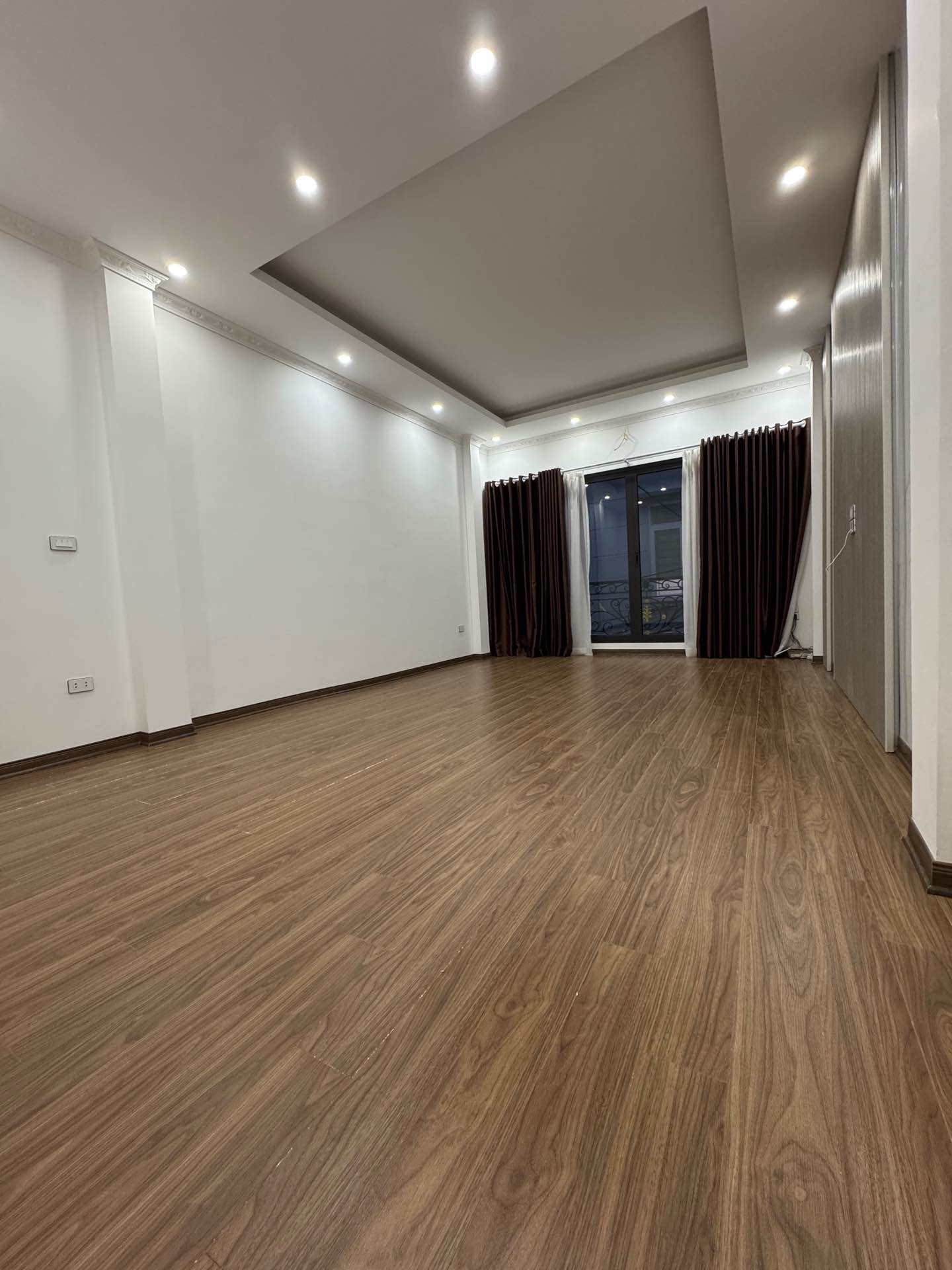 Bán nhà Lĩnh Nam - diện tích 71m2 6 tầng - Lô góc, thang máy - giá 21 tỷ