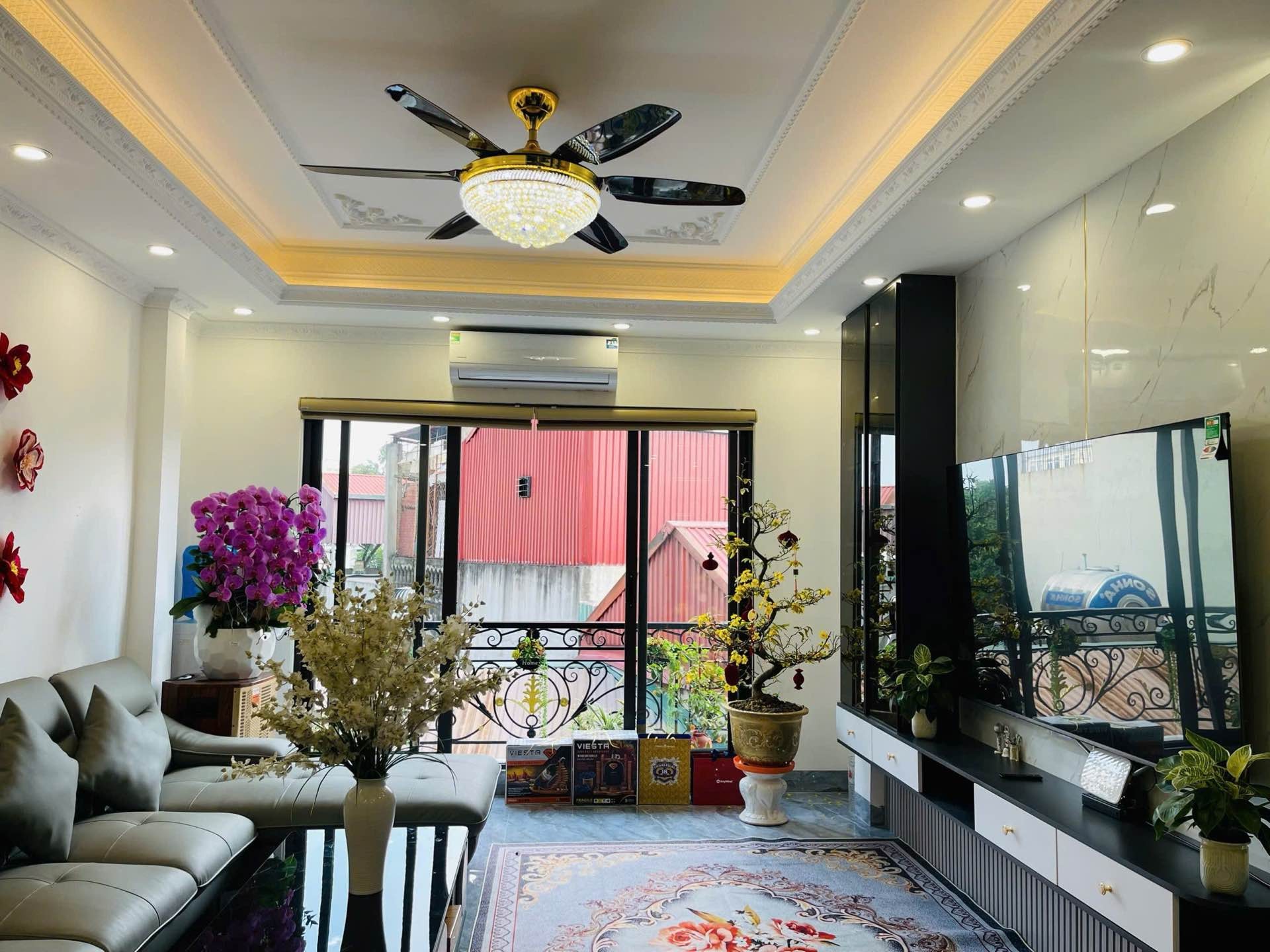 Bán nhà Lĩnh Nam - diện tích 71m2 6 tầng - Lô góc, thang máy - giá 21 tỷ