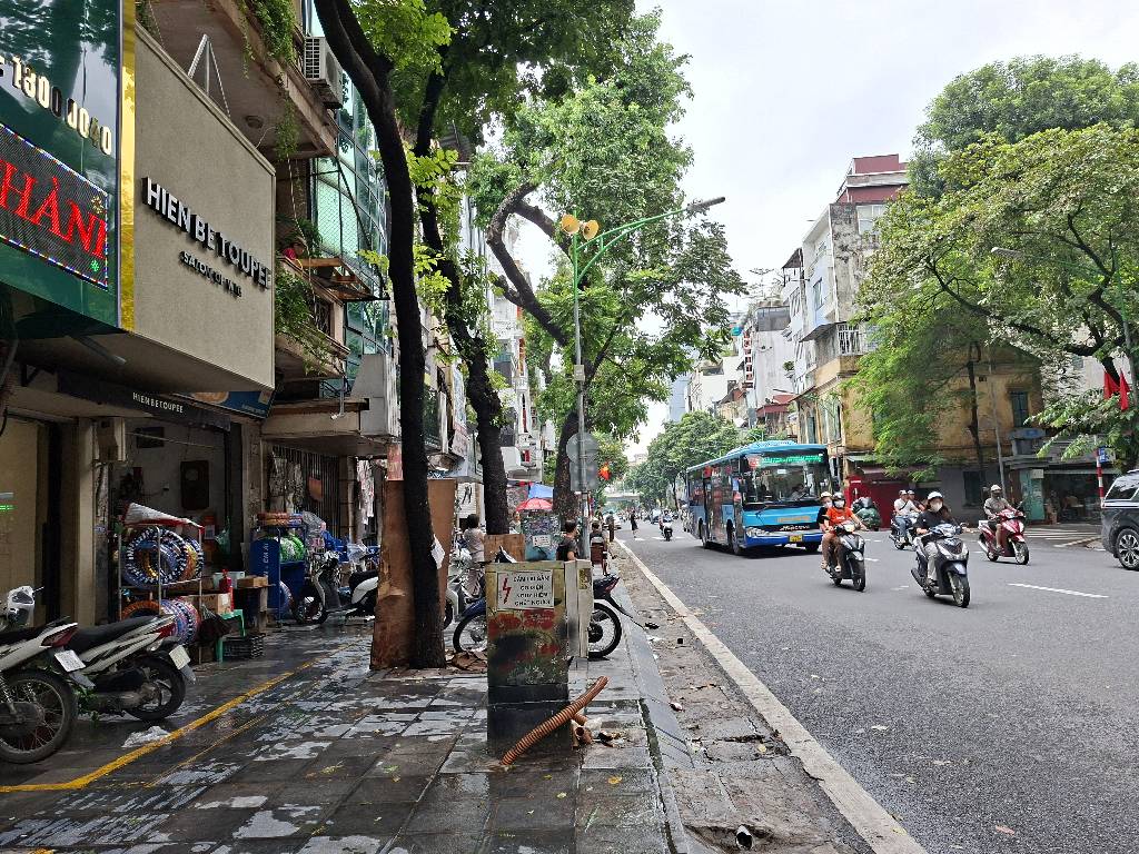 Bán nhà Phố Huế - diện tích 81m2 2 tầng - mặt phố kinh doanh đa dạng - giá 48 tỷ