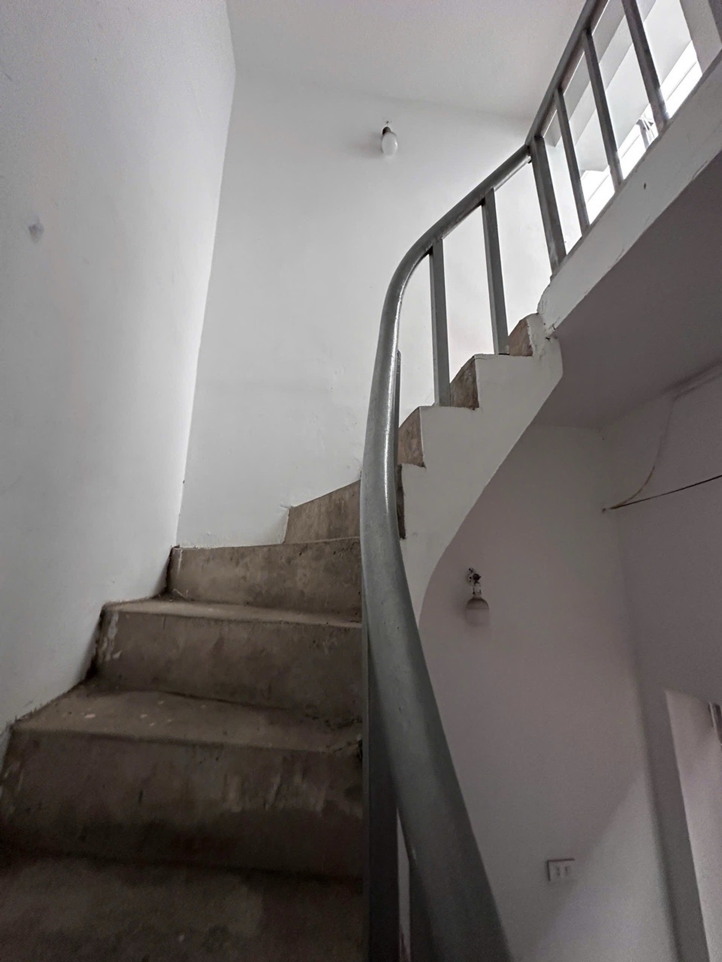 Bán nhà Bằng Liệt - diện tích 37m2 2 tầng - Vị trí đẹp, ô tô tránh - giá 6,35 tỷ