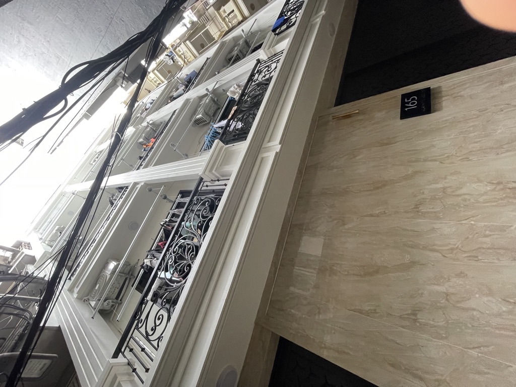 Bán nhà Nguyễn Ngọc Vũ - diện tích 100m2 7 tầng - Cách ô tô tránh 20m - giá 31 tỷ