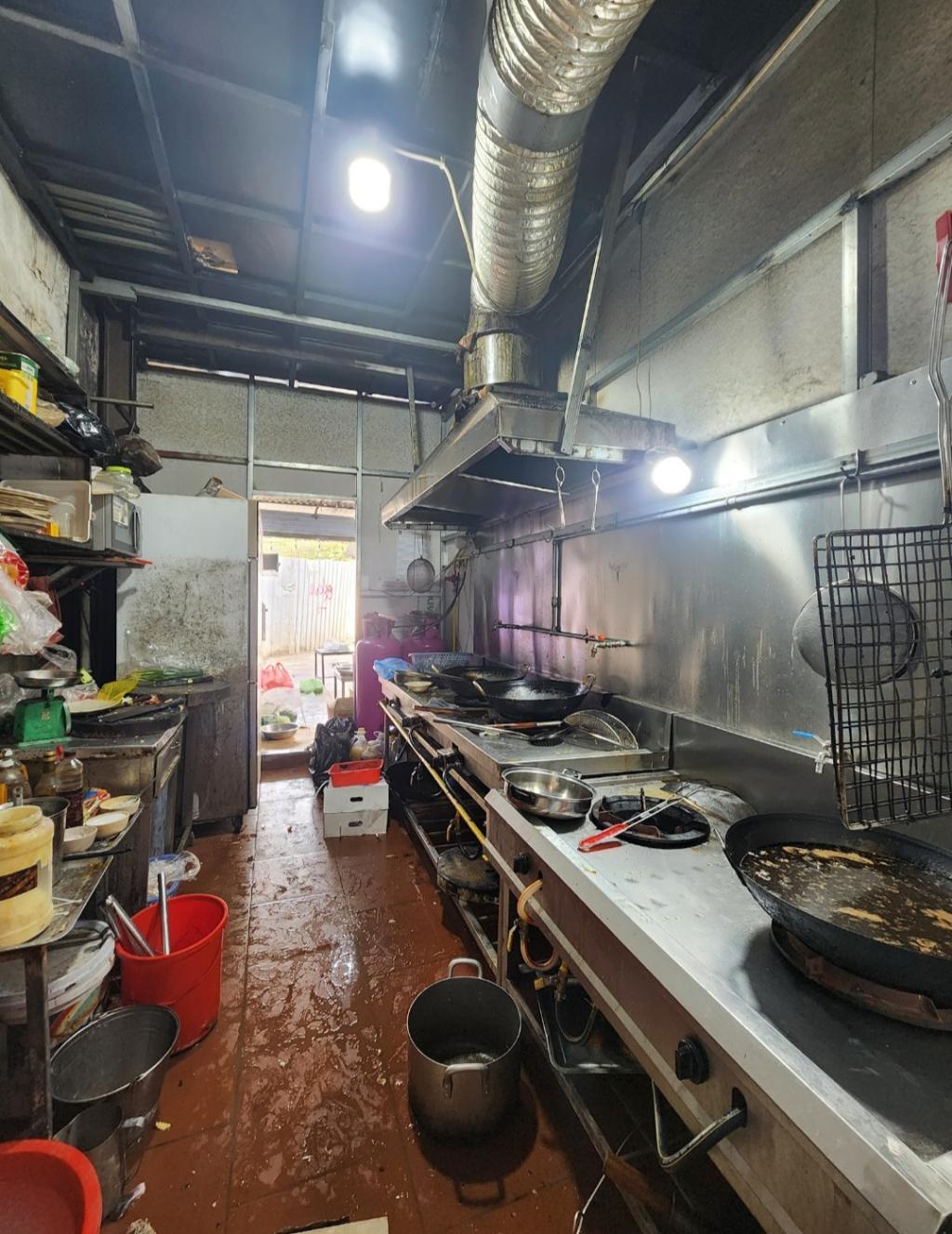 Bán nhà Hoàng Cầu - diện tích 120m2 2 tầng - mặt hồ, ô tô - giá 54 tỷ