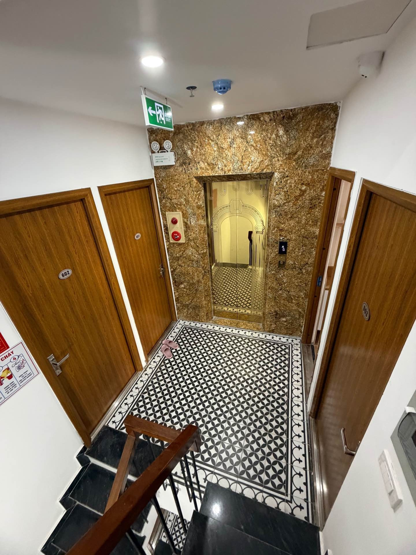 Bán nhà Chùa Láng - diện tích 101.1m2 10 tầng - Ô tô vào nhà - giá 53,9 tỷ