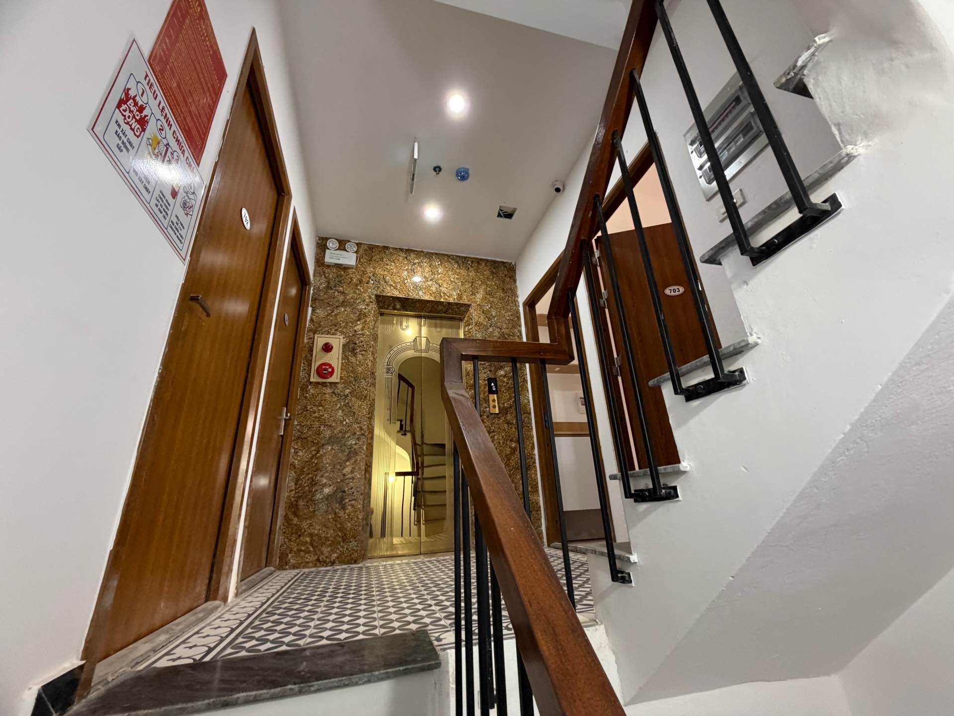 Bán nhà Chùa Láng - diện tích 101.1m2 10 tầng - Ô tô vào nhà - giá 53,9 tỷ