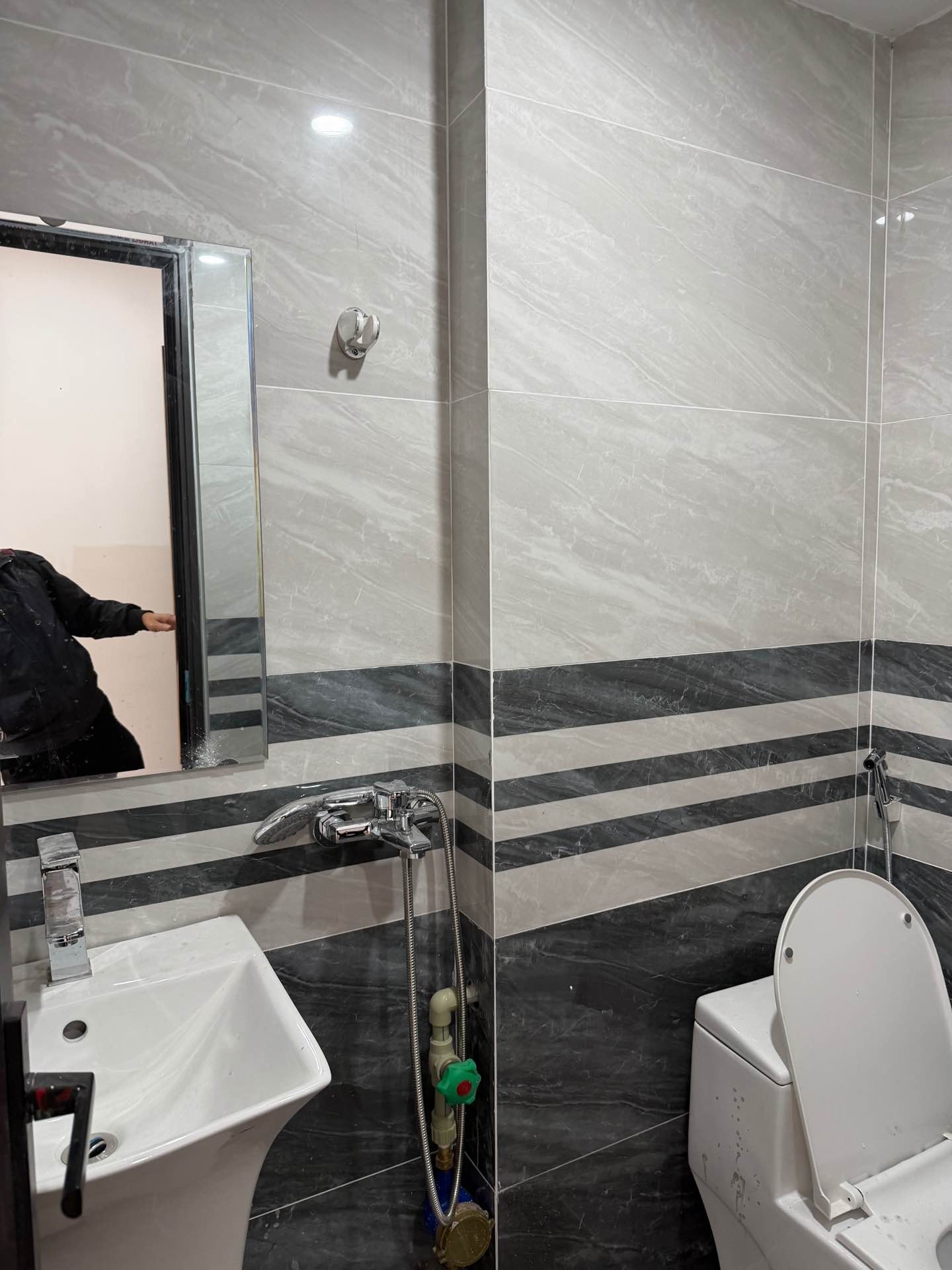 Bán nhà Chùa Láng - diện tích 101.1m2 10 tầng - Ô tô vào nhà - giá 53,9 tỷ