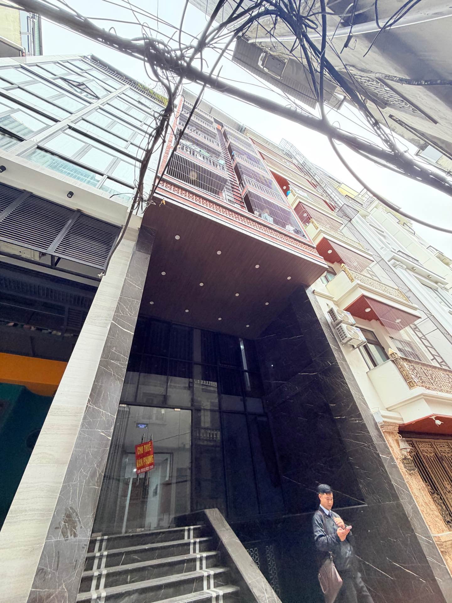 Bán nhà Chùa Láng - diện tích 101.1m2 10 tầng - Ô tô vào nhà - giá 53,9 tỷ