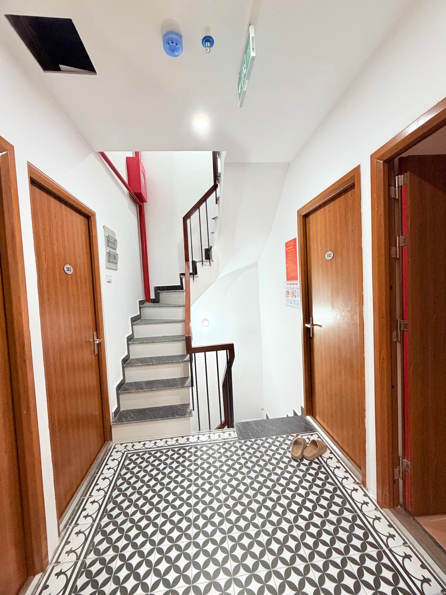 Bán nhà Chùa Láng - diện tích 101.1m2 10 tầng - Ô tô vào nhà - giá 53,9 tỷ